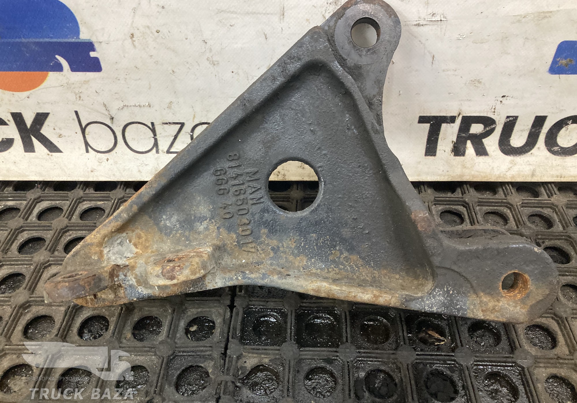 81416503017 Кронштейн усилителя бампера левый