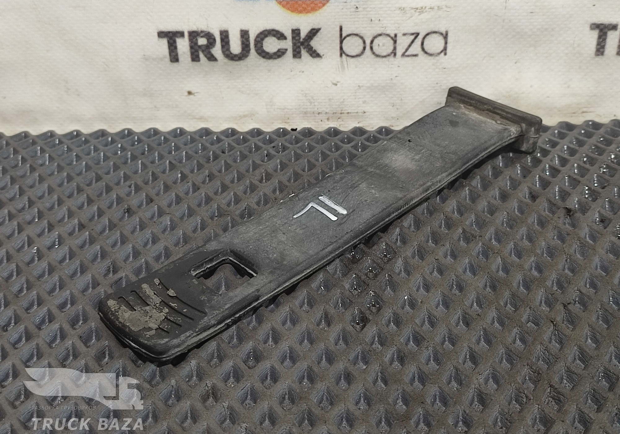 81664400192 Крепеж крыла