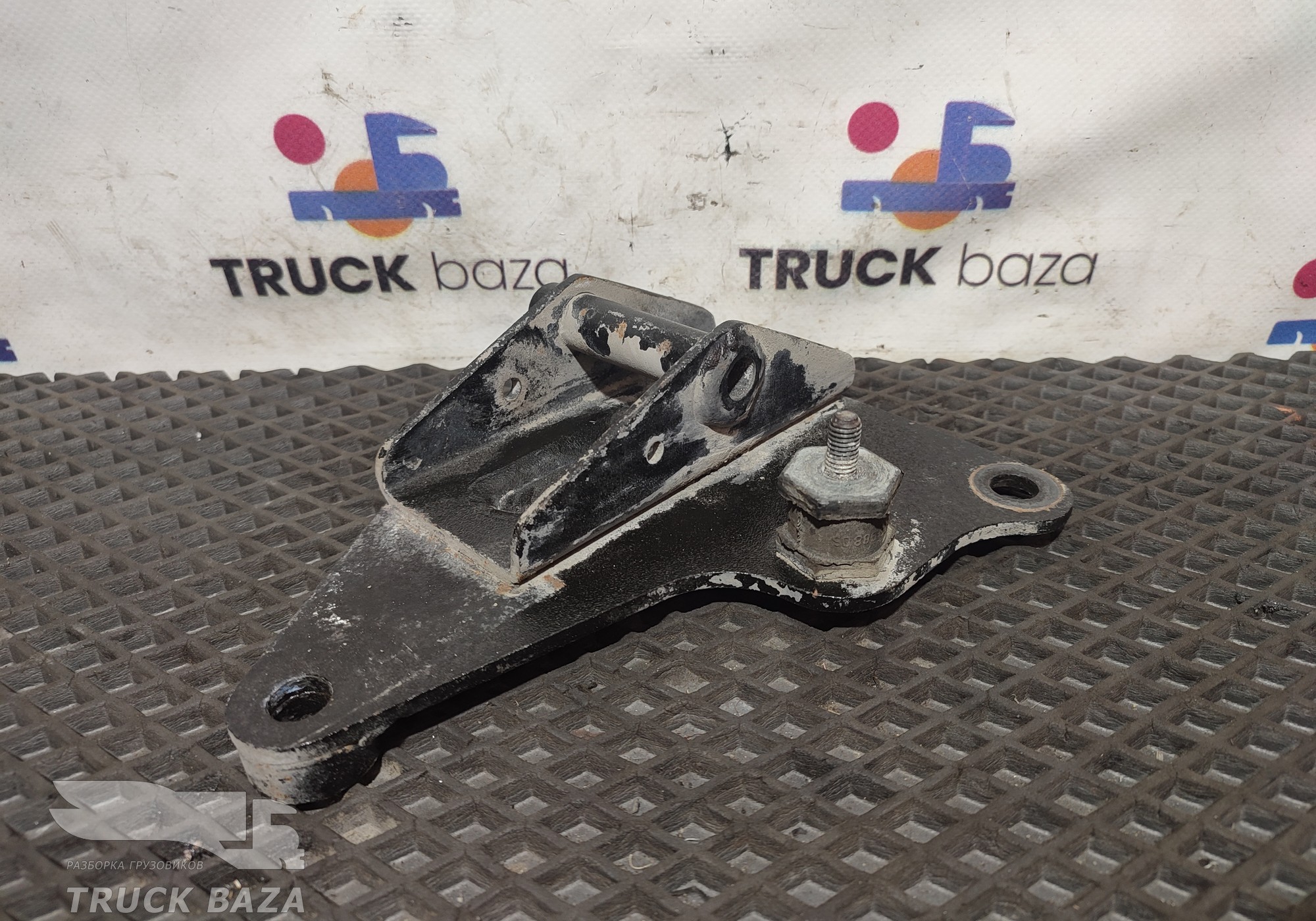 A9408902583 Кронштейн амортизатора кабины правый