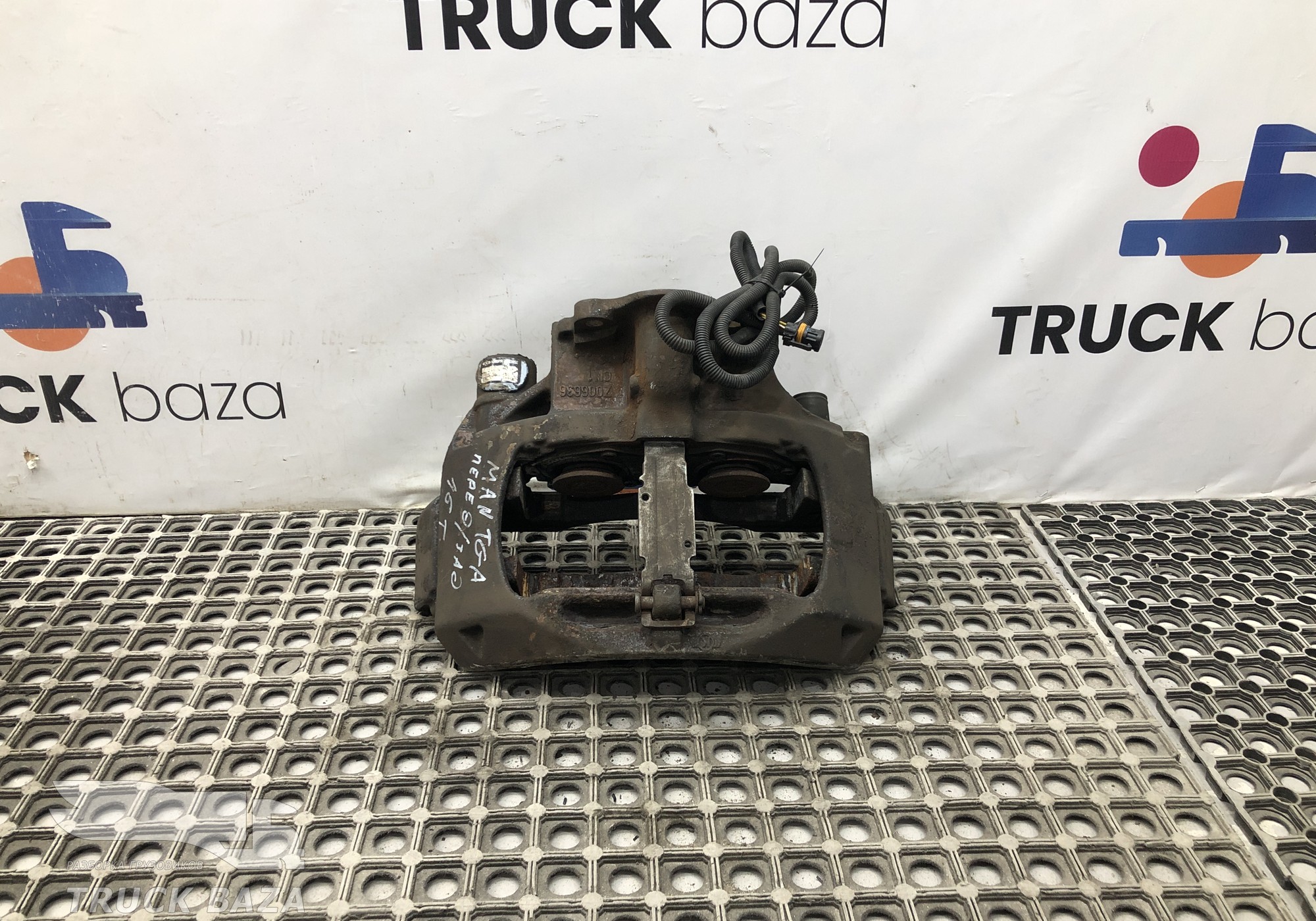 81508046509 Суппорт передний левый / задний правый для Man TGS