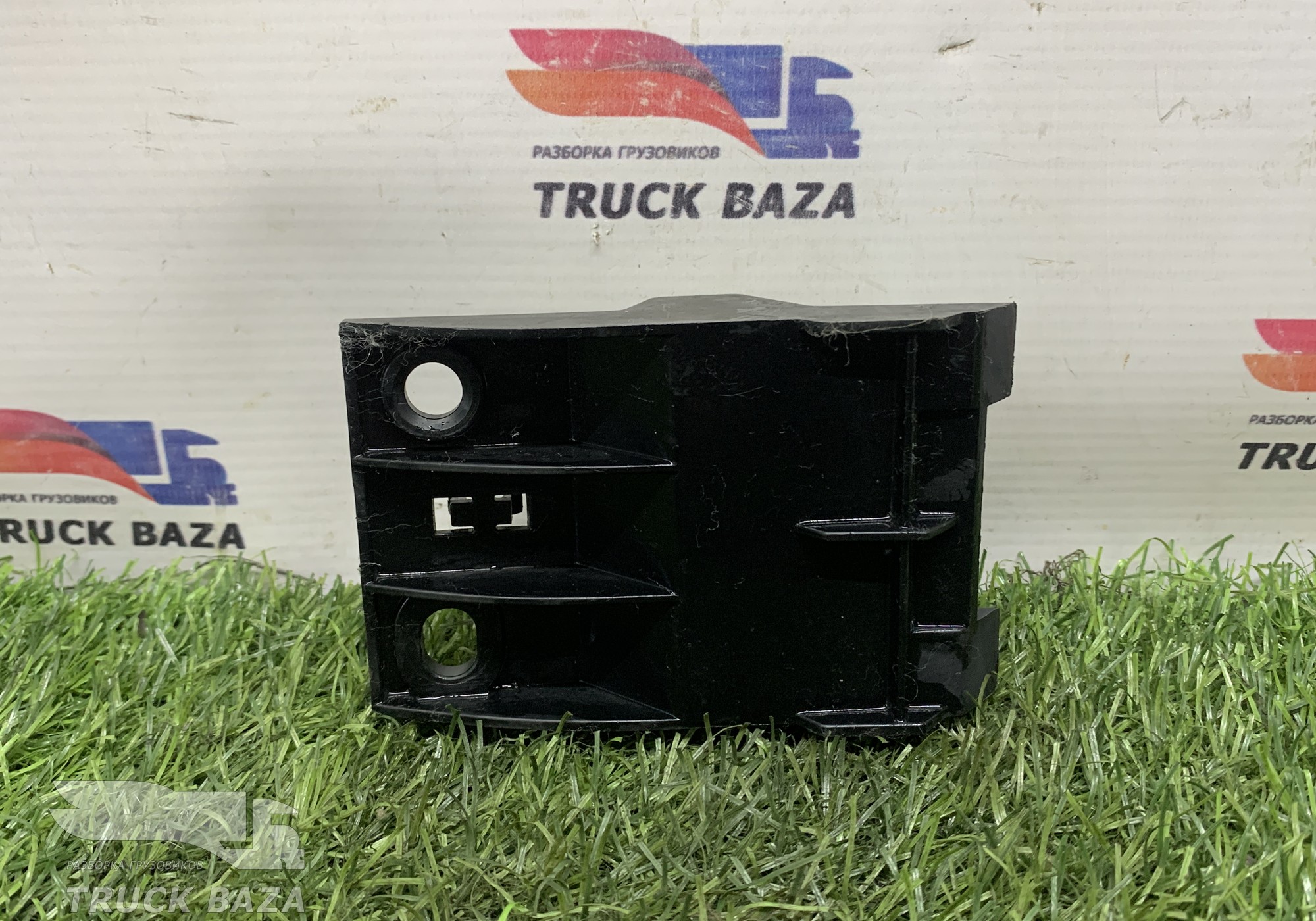 82270272 Кронштейн жабо для Renault T (с 2013)