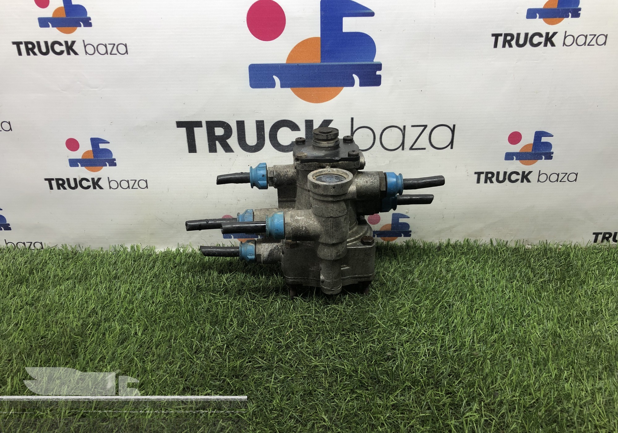 9730090060 Кран управления тормозами прицепа