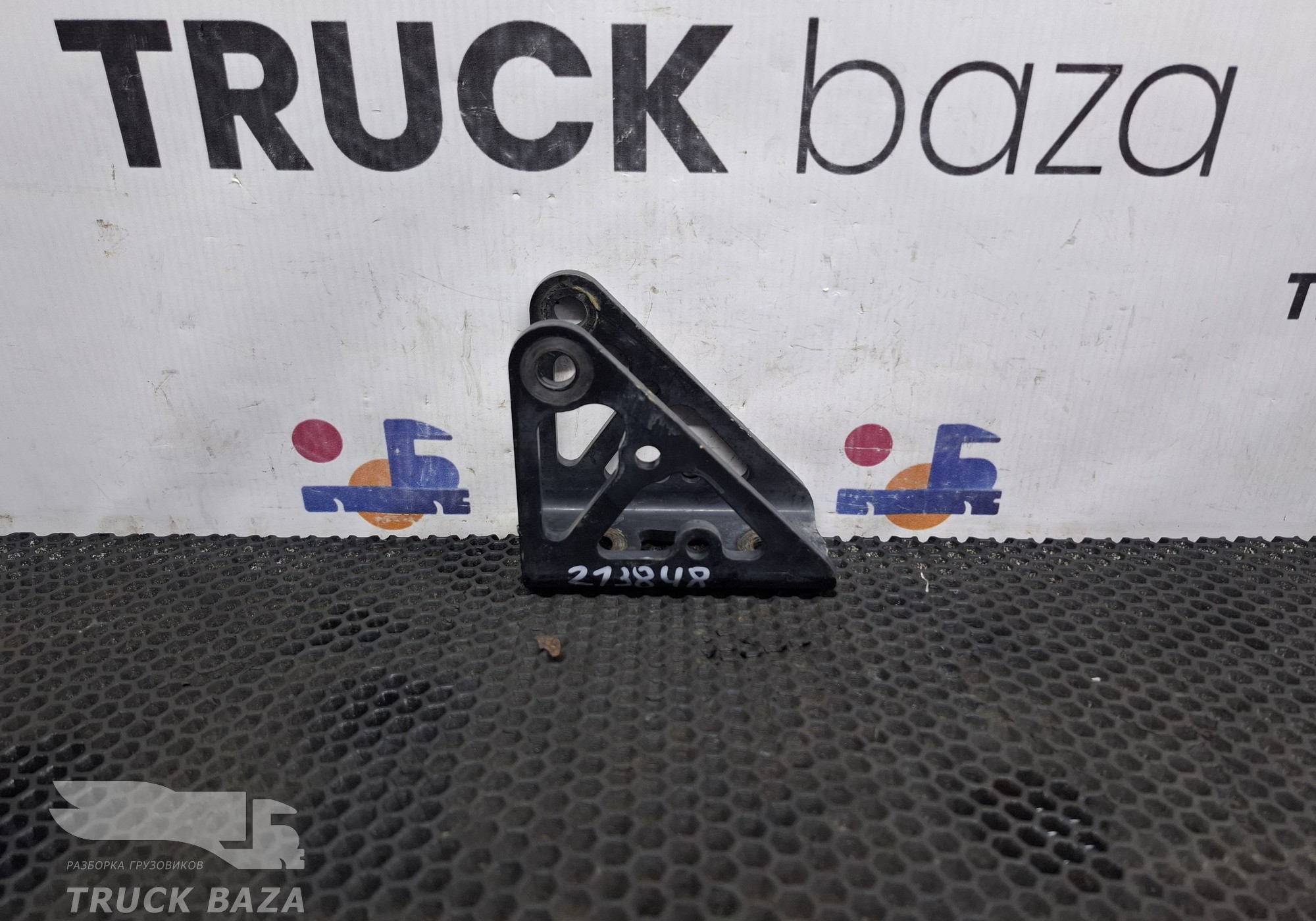 81417010090 Кронштейн амортизатора кабины