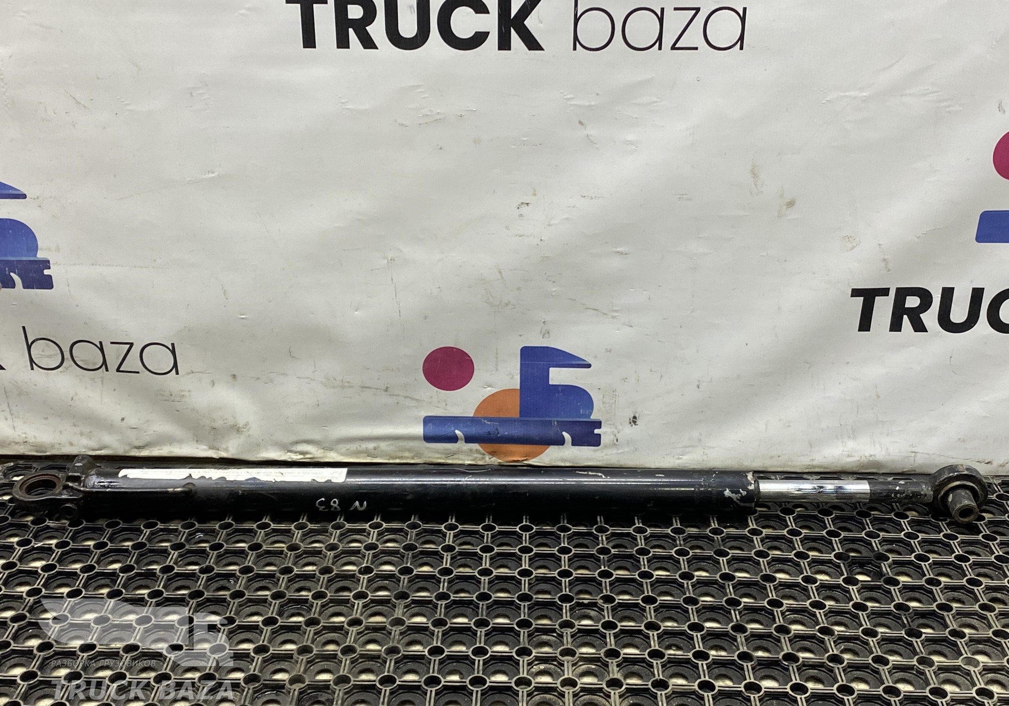 81978122318 Цилиндр подъема кабины