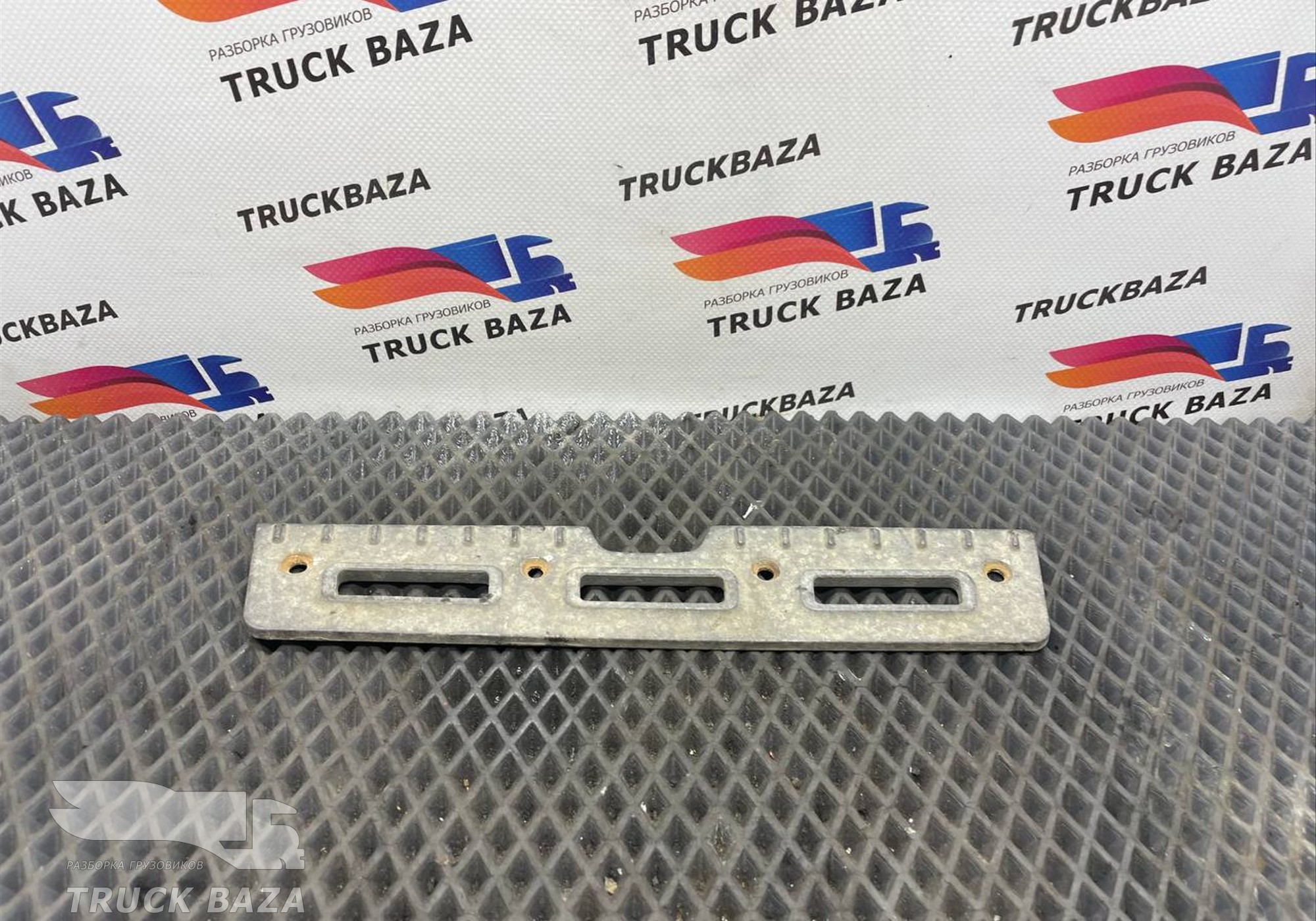 0964275 Накладка ступеньки для Daf XF106 (с 2012)