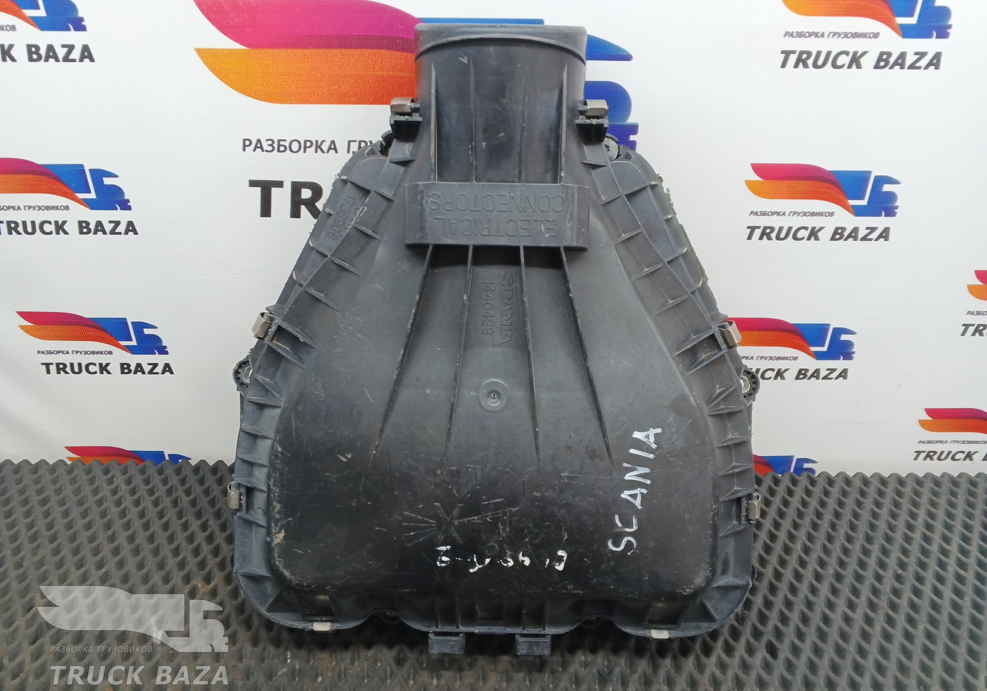 1440499 Крышка электроразъемов для Scania 4-series