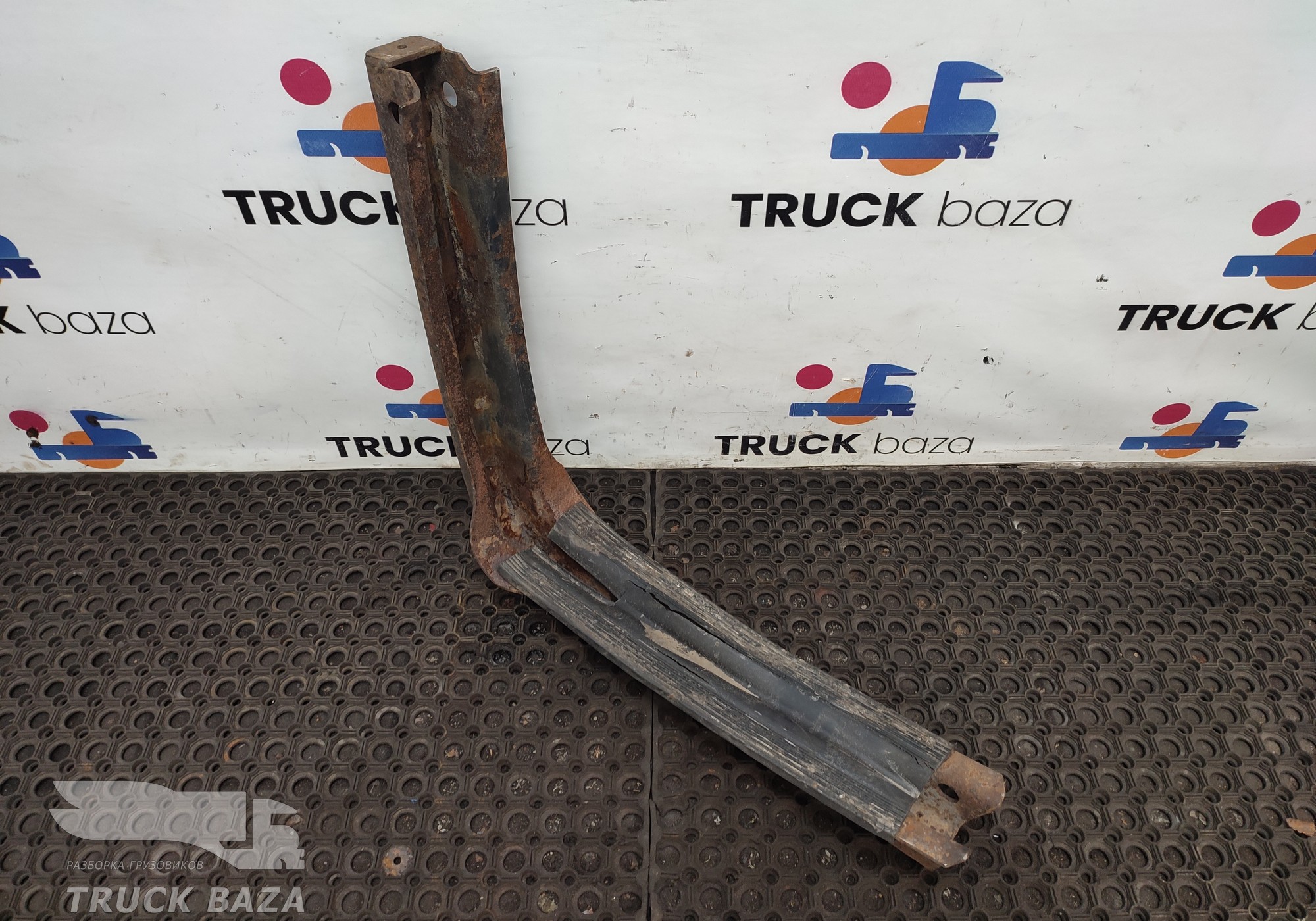 41013963 Кронштейн топливного бака