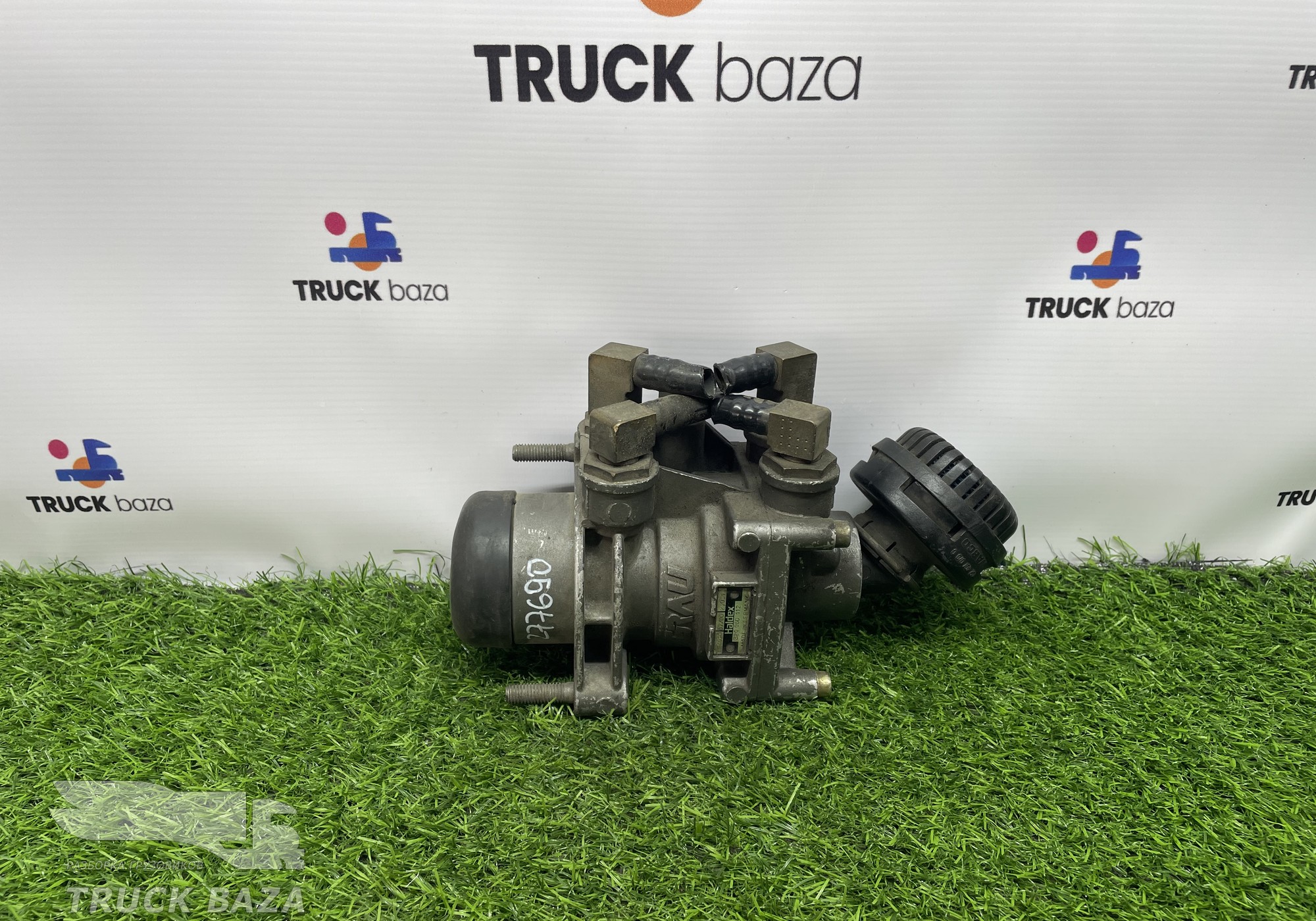 320060112 Кран тормозной главный