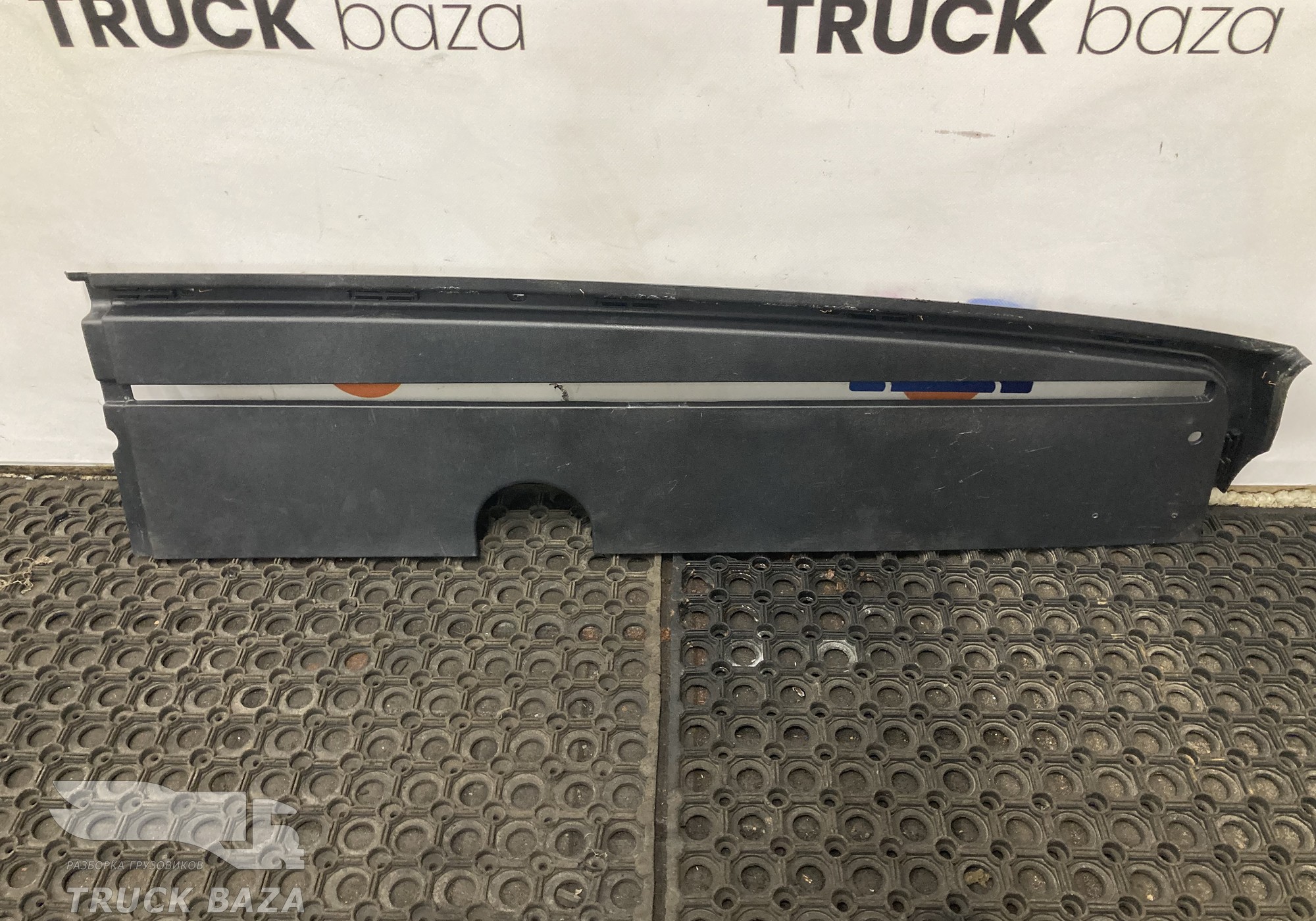 810W624300097 Накладка шторки левая для Sinotruk Sitrak C7H