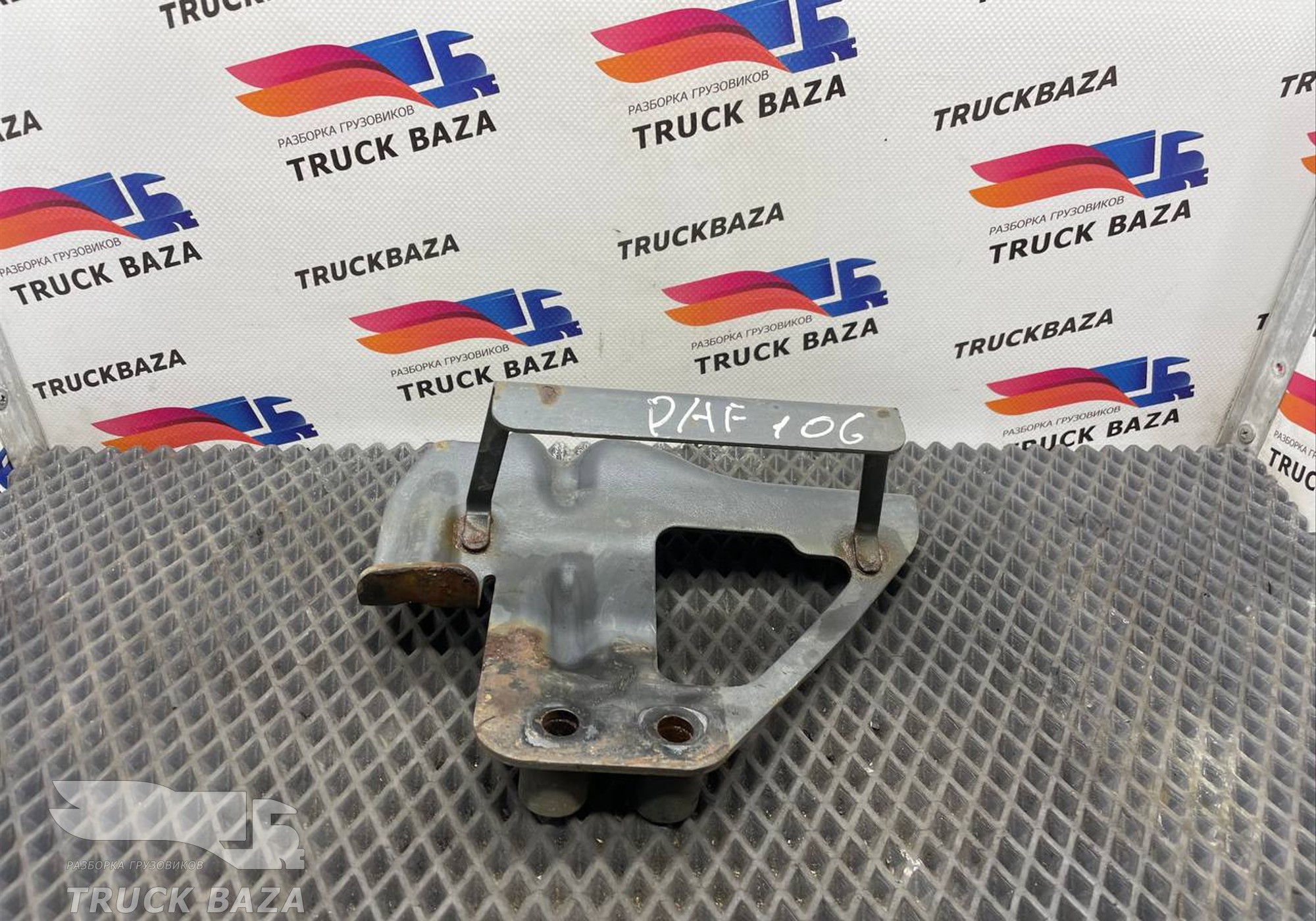 1922986 Кронштейн бампера правый для Daf XF106 (с 2012)