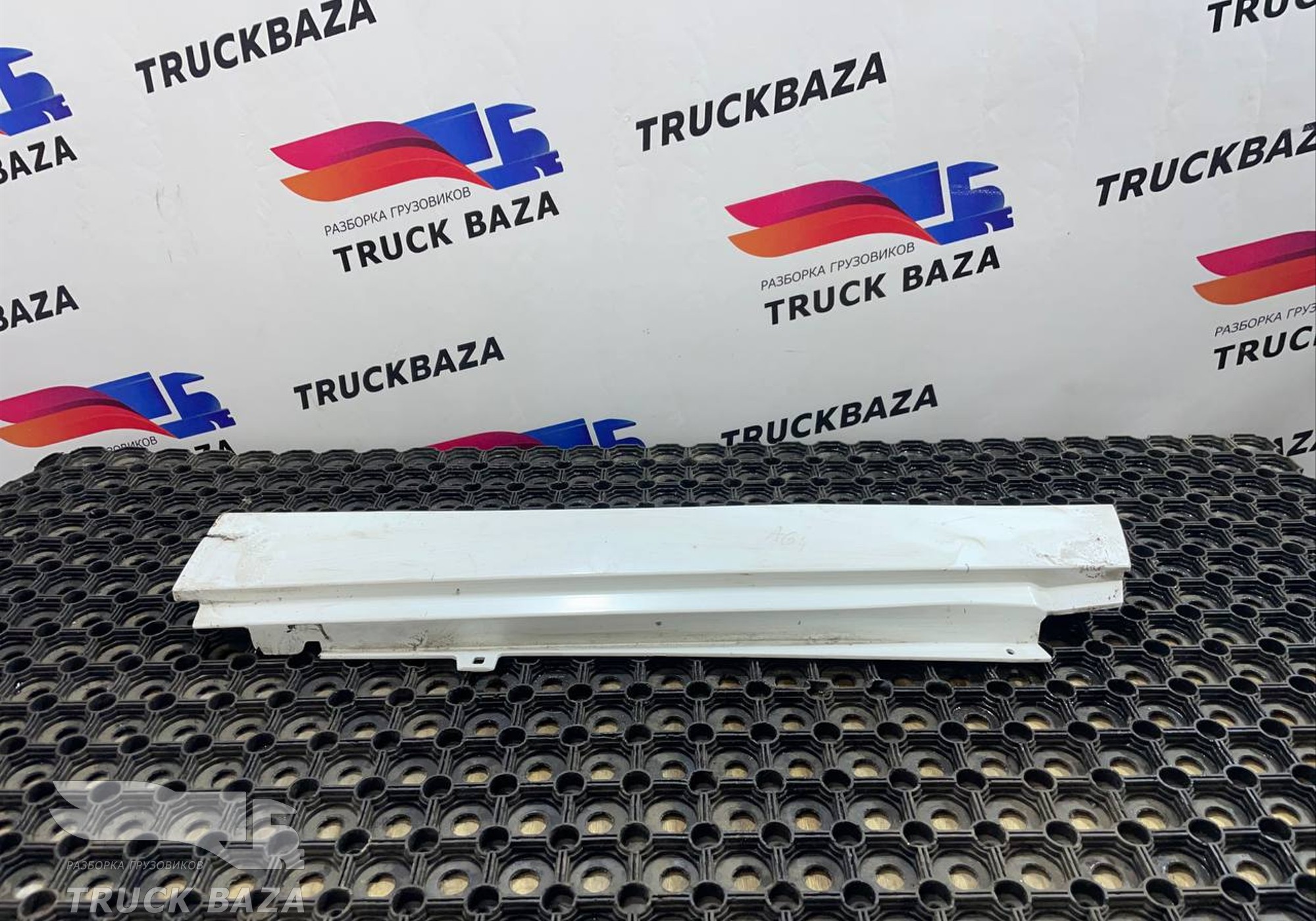 9607510330 Накладка кабины правая для Mercedes-Benz Actros New Actros MP4 (с 2011)