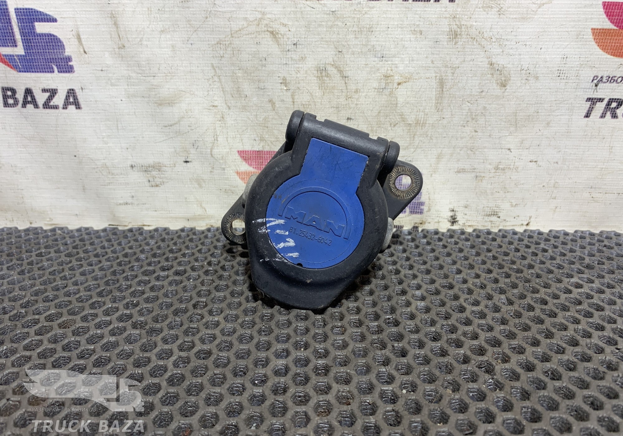 81254326042 Корпус розетки для Mercedes-Benz Actros MP1 (с 1996 по 2003)