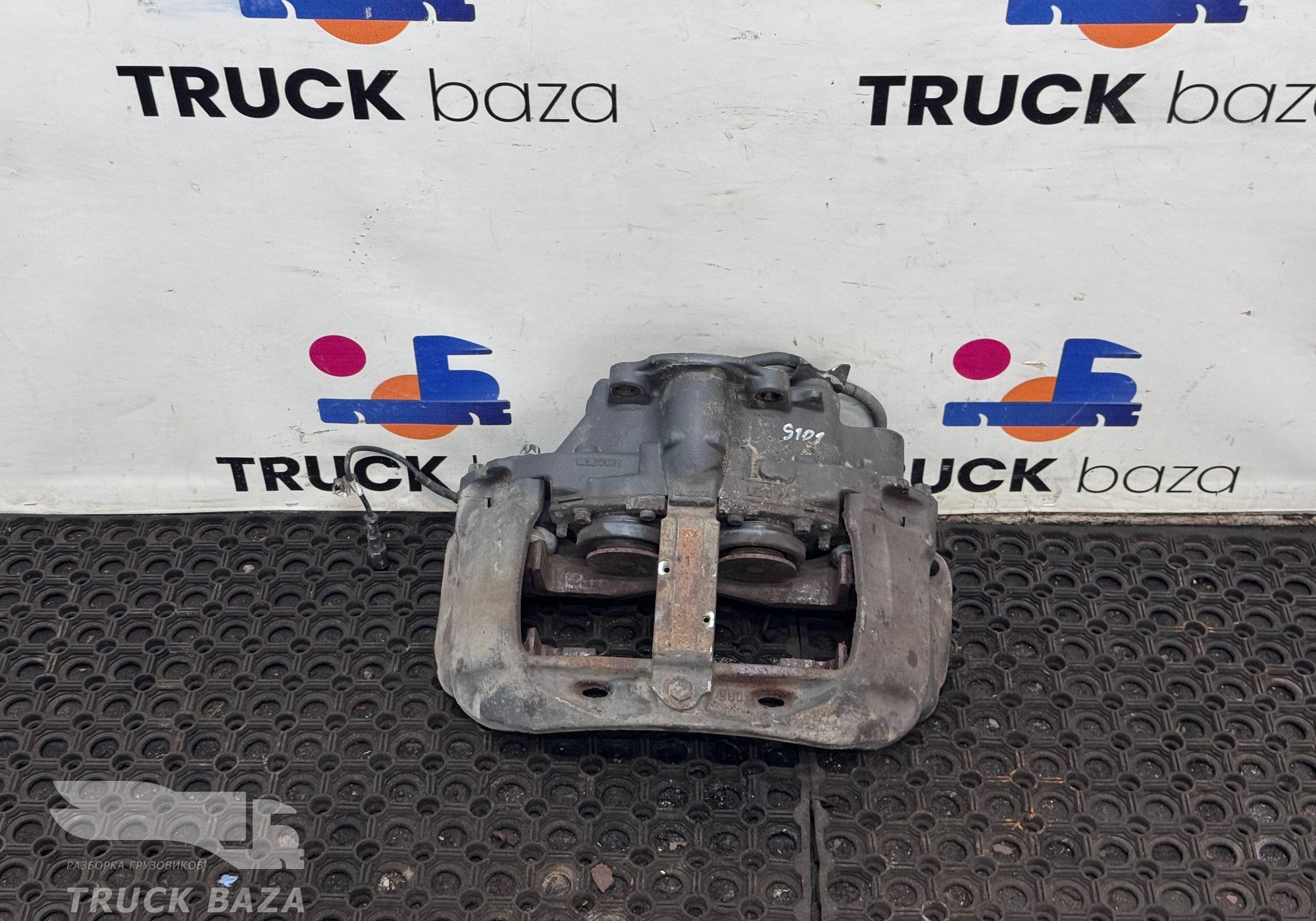 2541986 Суппорт левый LH