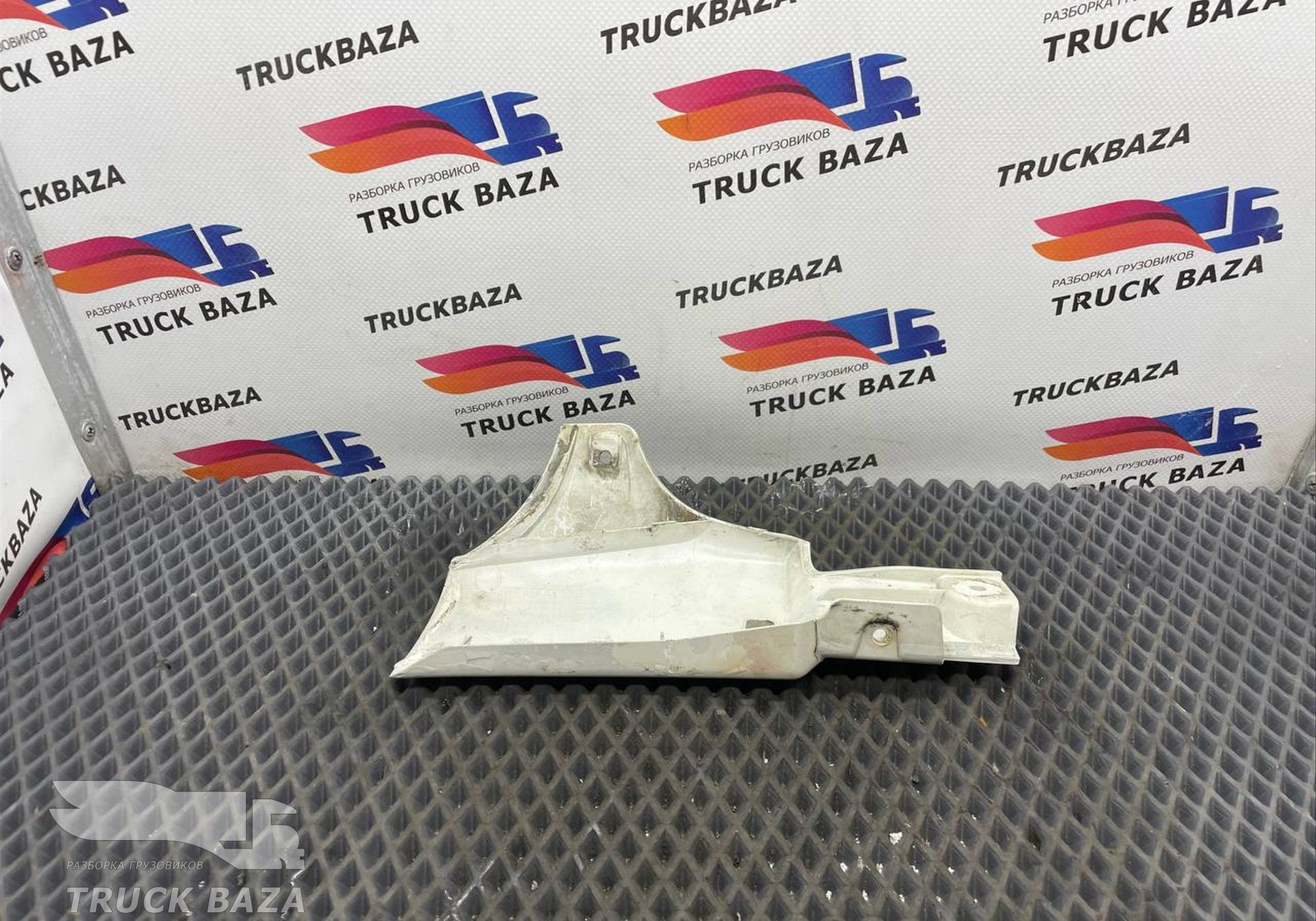 1857151 Накладка стойки лобового стекла левая для Daf XF105 (с 2005)