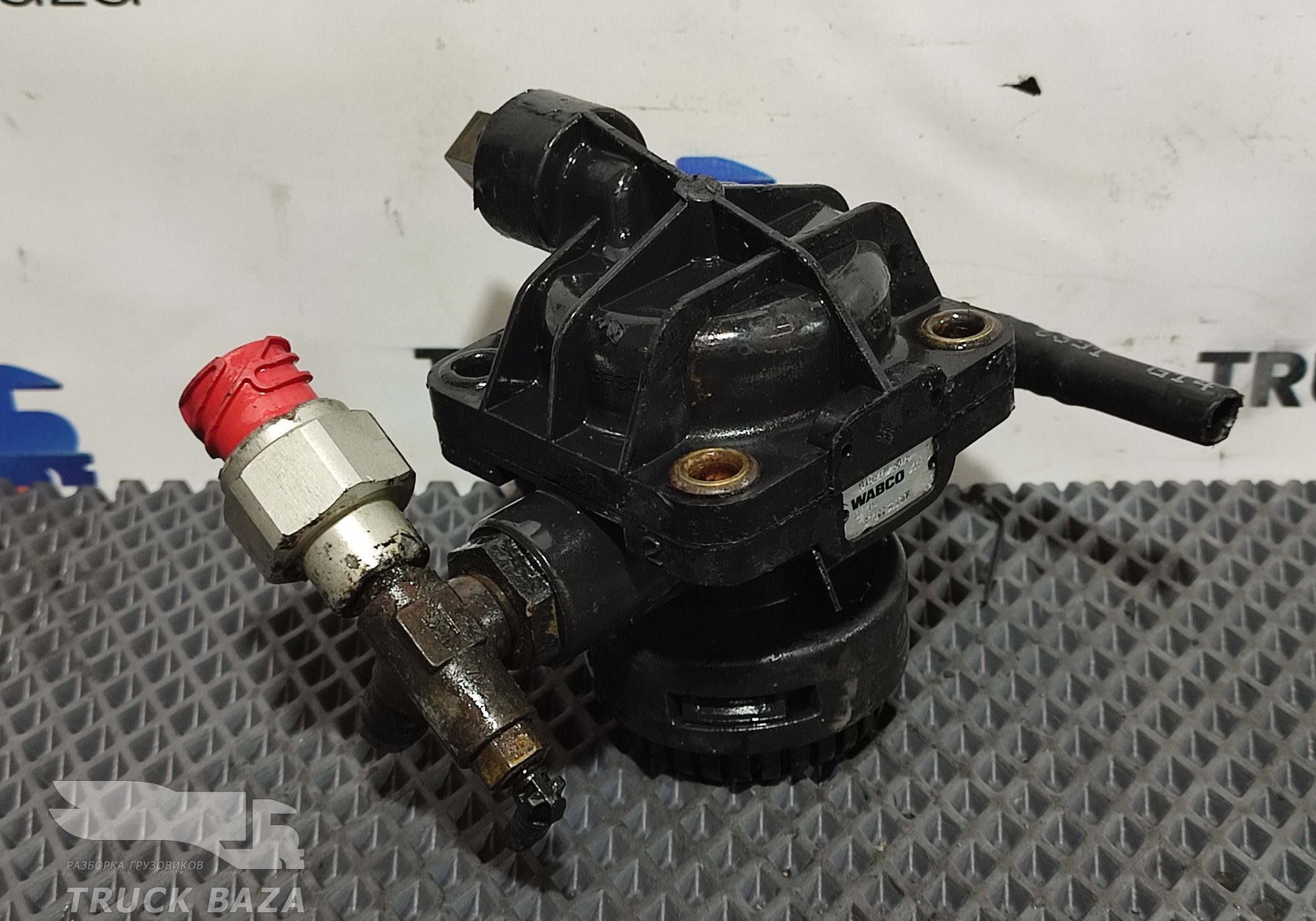 81521166075 Клапан ускорительный