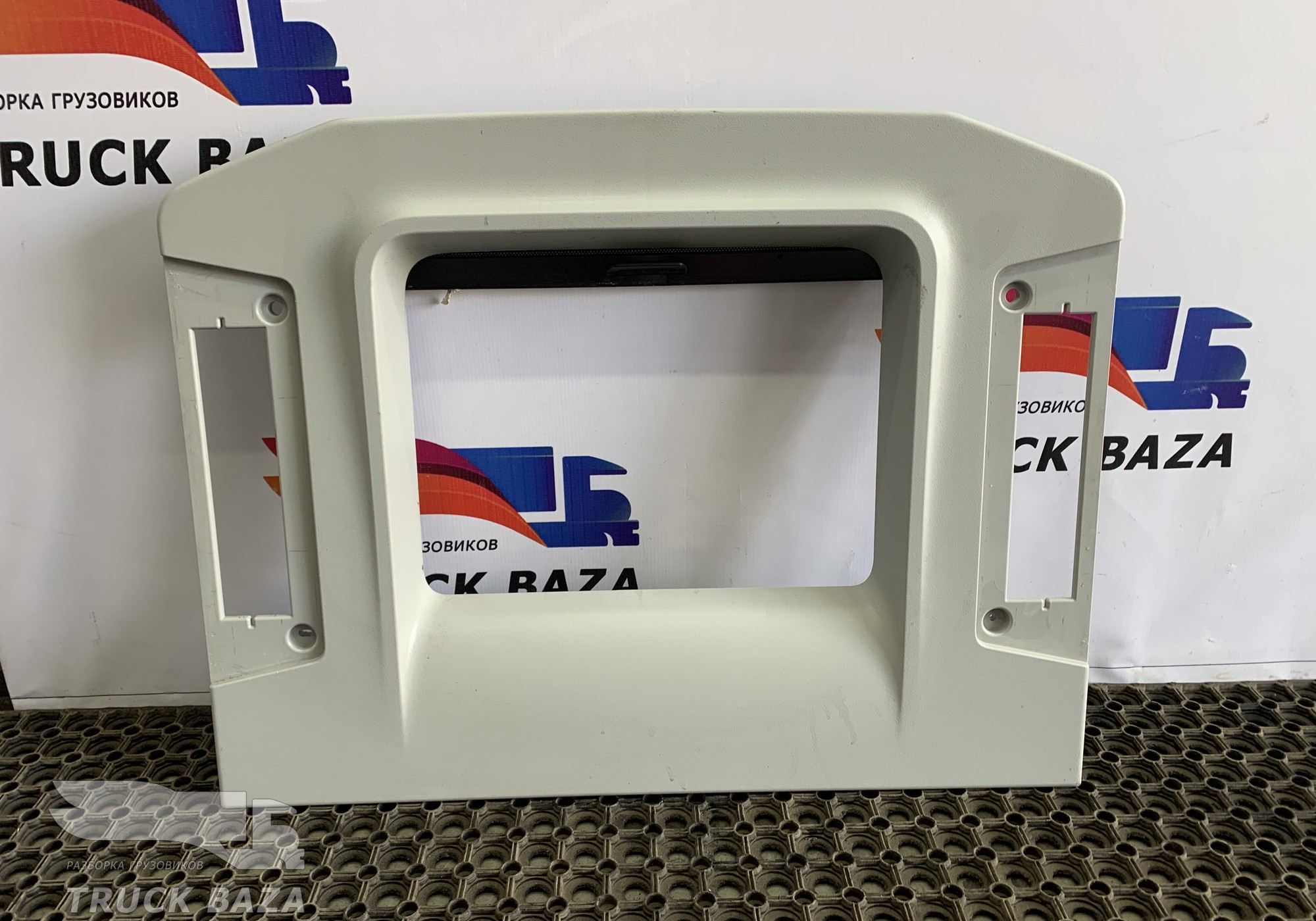 82257726 Накладка люка для Renault T (с 2013)