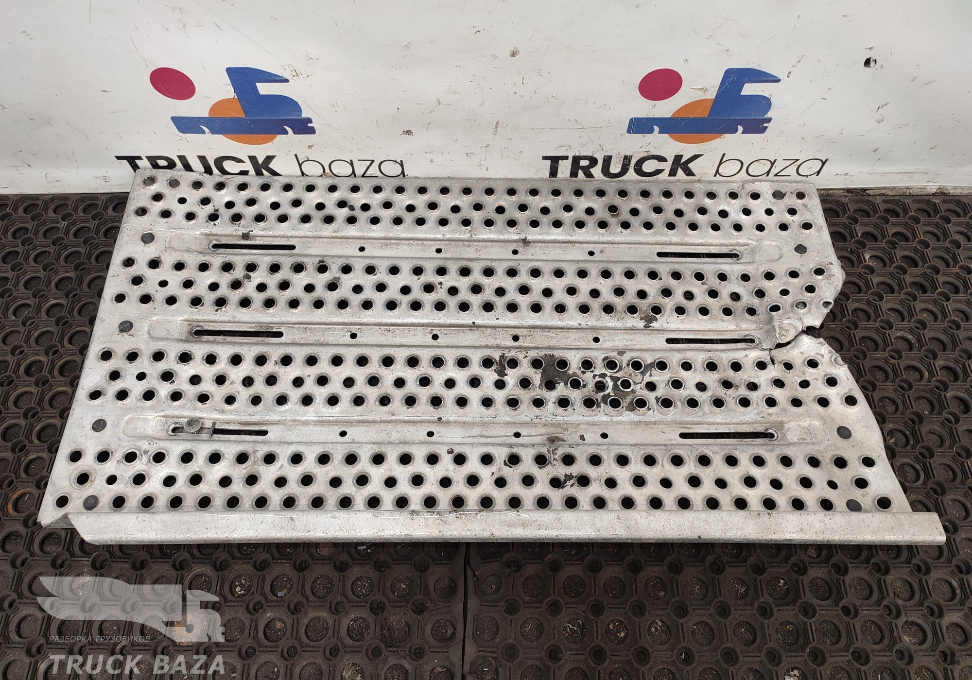 A9605200631 Трап на раму центральный для Mercedes-Benz Actros New Actros MP4 (с 2011)