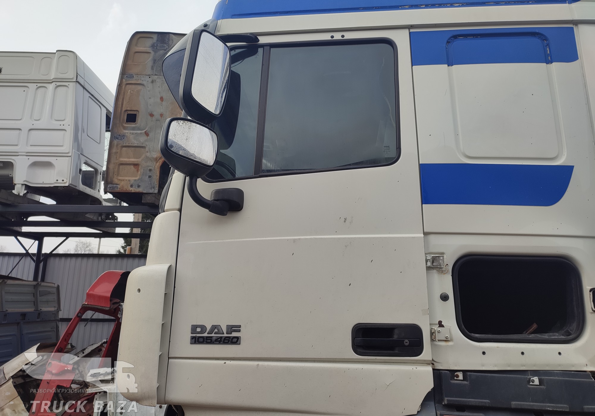 1676218 Дверь левая в сборе