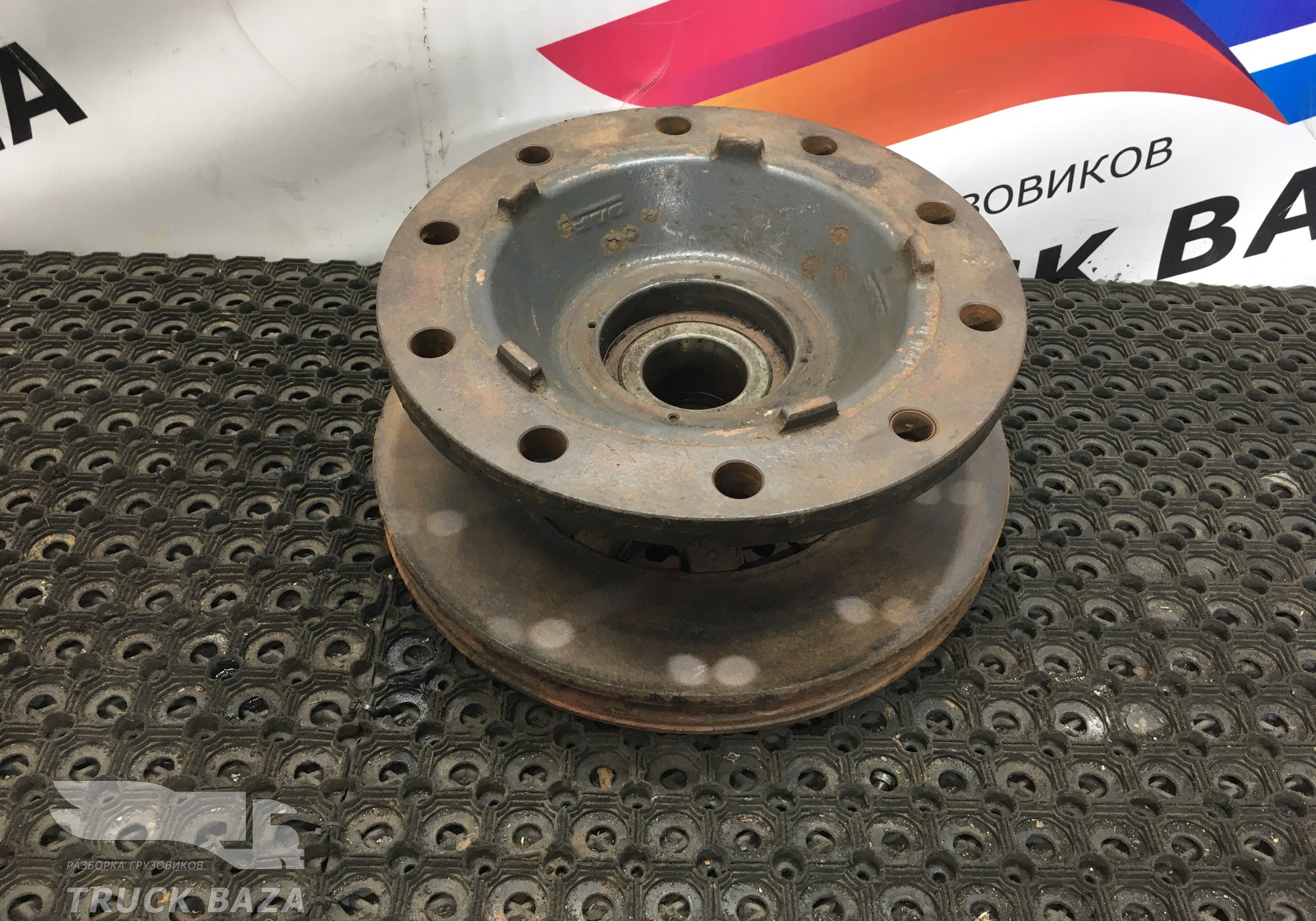 1818004 Ступица передняя для Daf