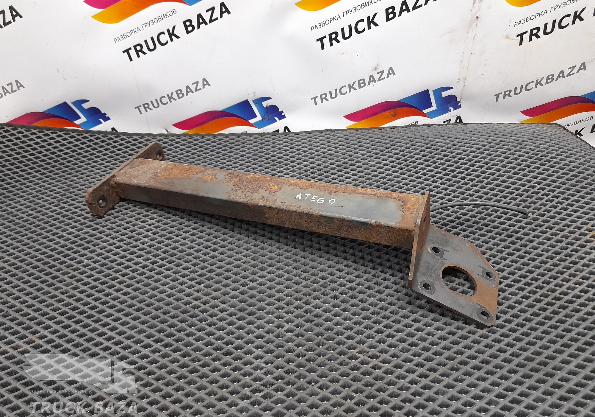 9735500440 Кронштейн насоса подъема кабины для Mercedes-Benz Atego I (с 1998 по 2004)