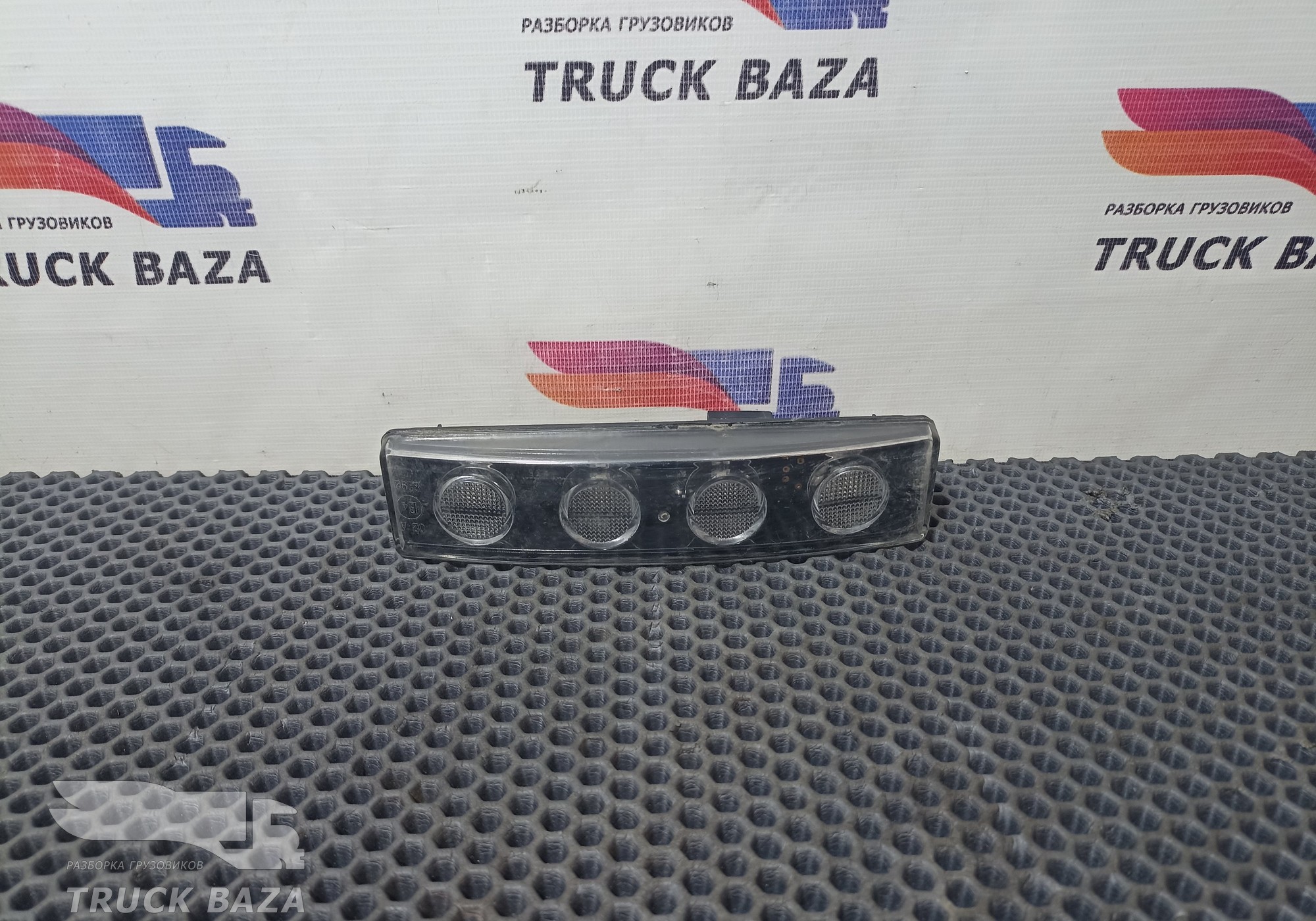 1910438 Габарит в козырек для Scania