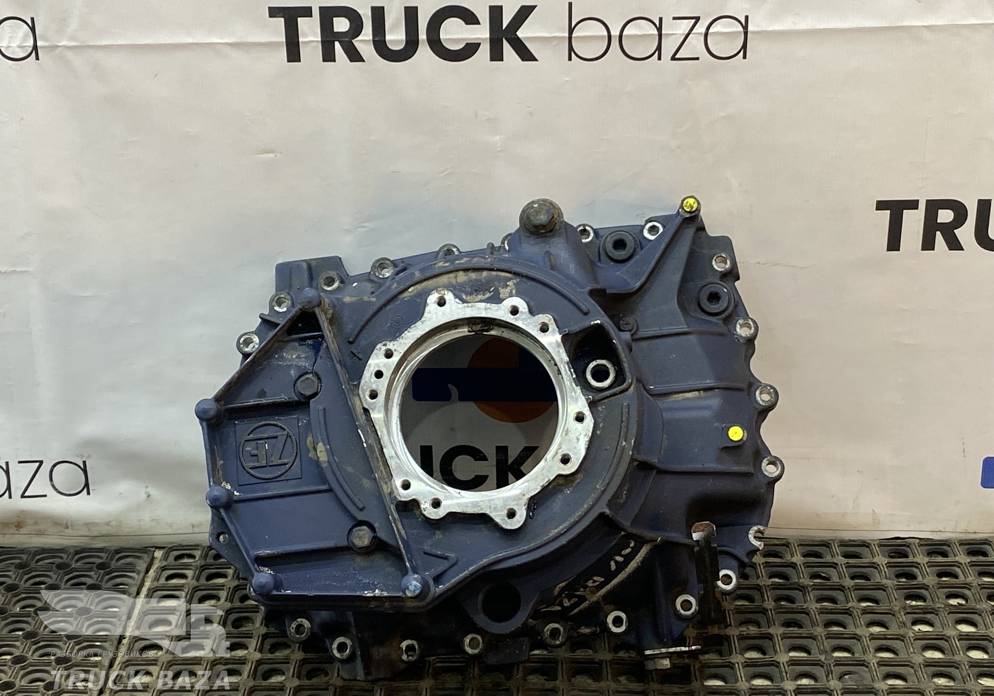 1358201028 Корпус КПП ZF задняя часть для КАМАЗ 54901