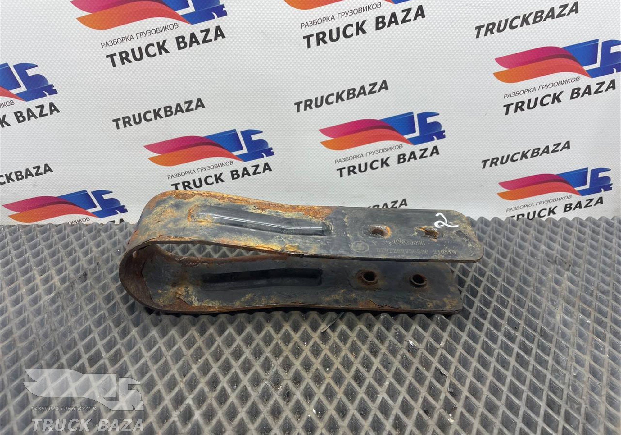 DZ97259956530 Кронштейн промежуточного соединения для Shacman X3000 (с 2014)