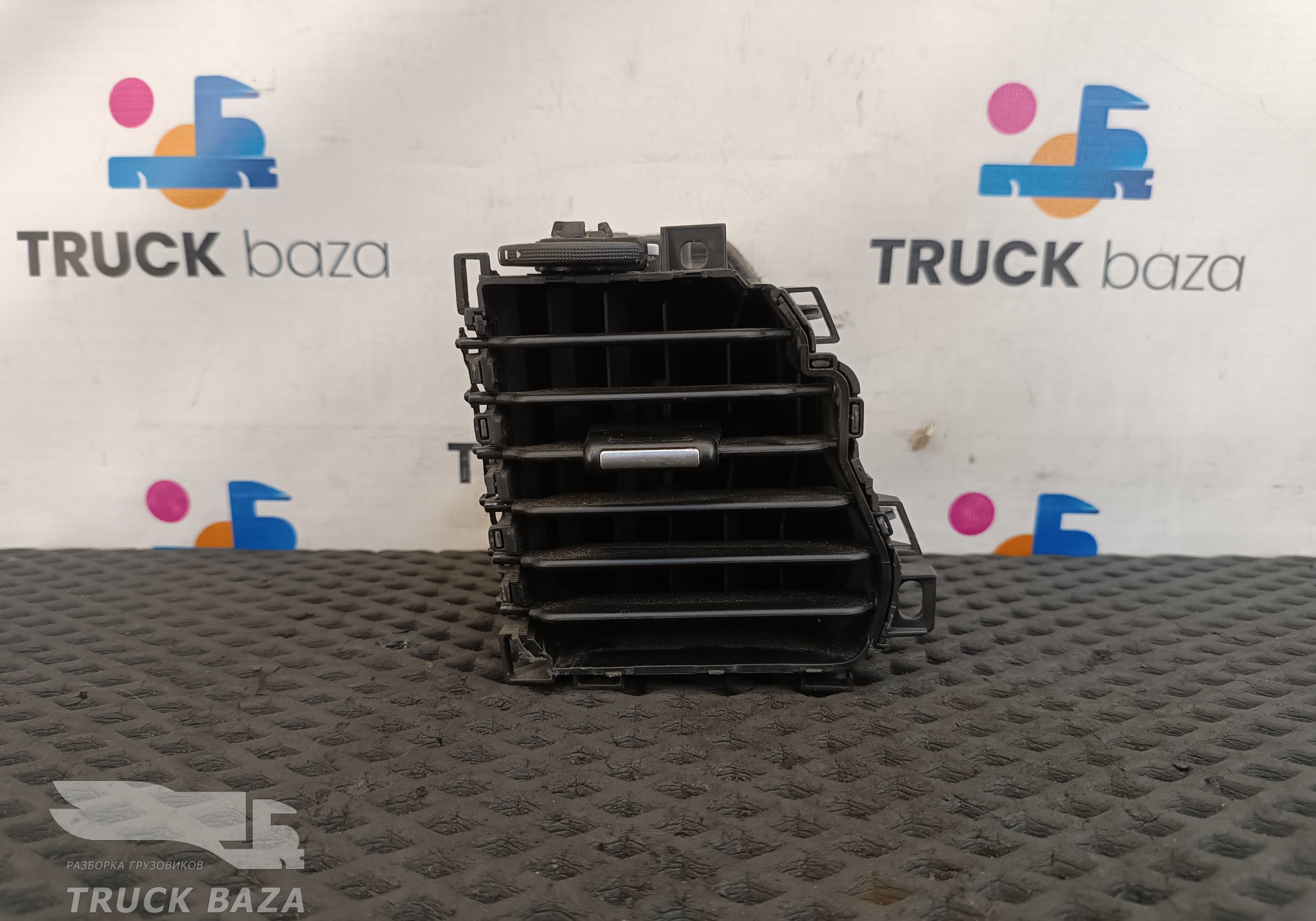 JC4670018B09 Дефлектор воздушный для Ford F-MAX (с 2018)
