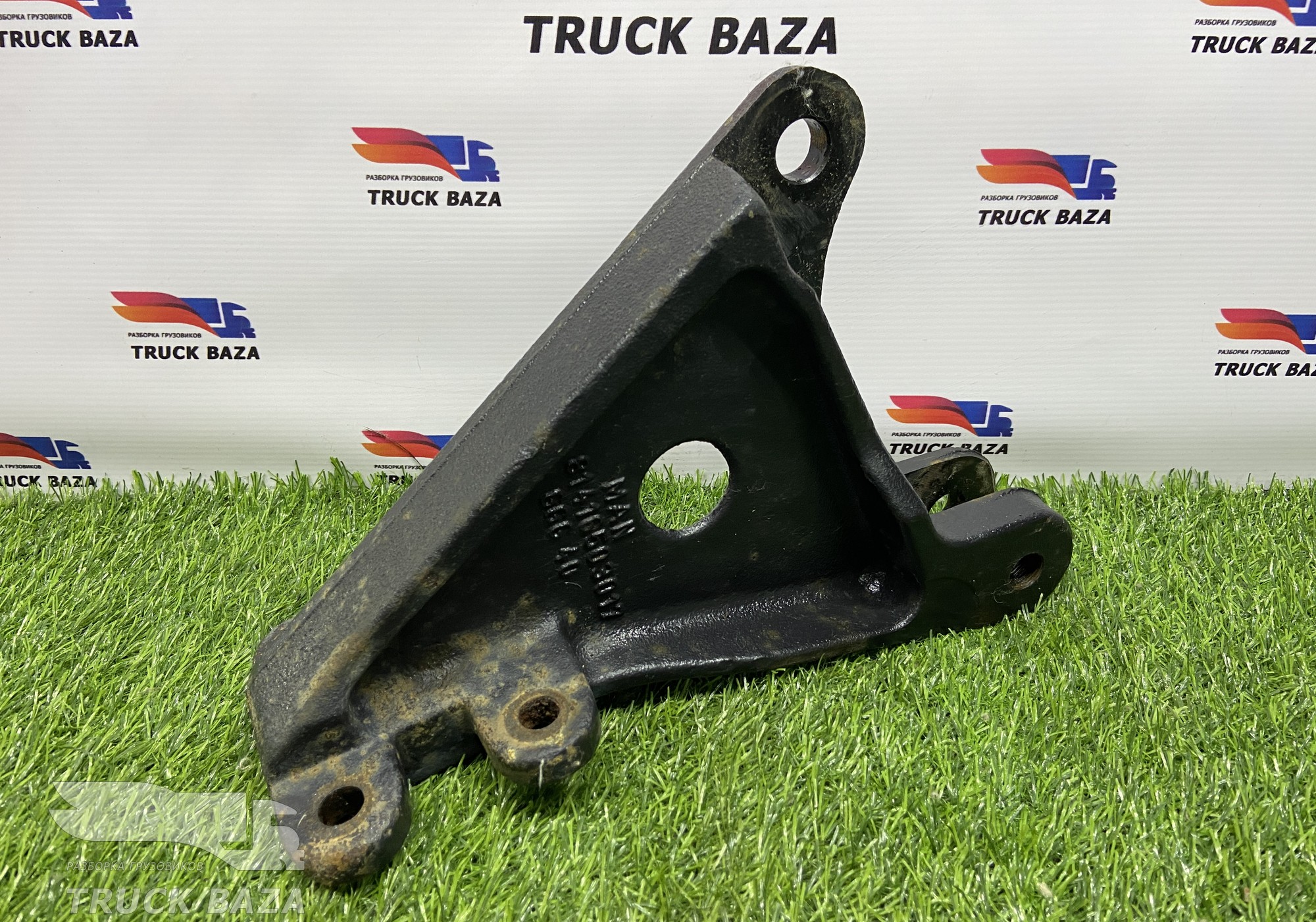 81416503017 Кронштейн усилителя бампера левый для Man TGA