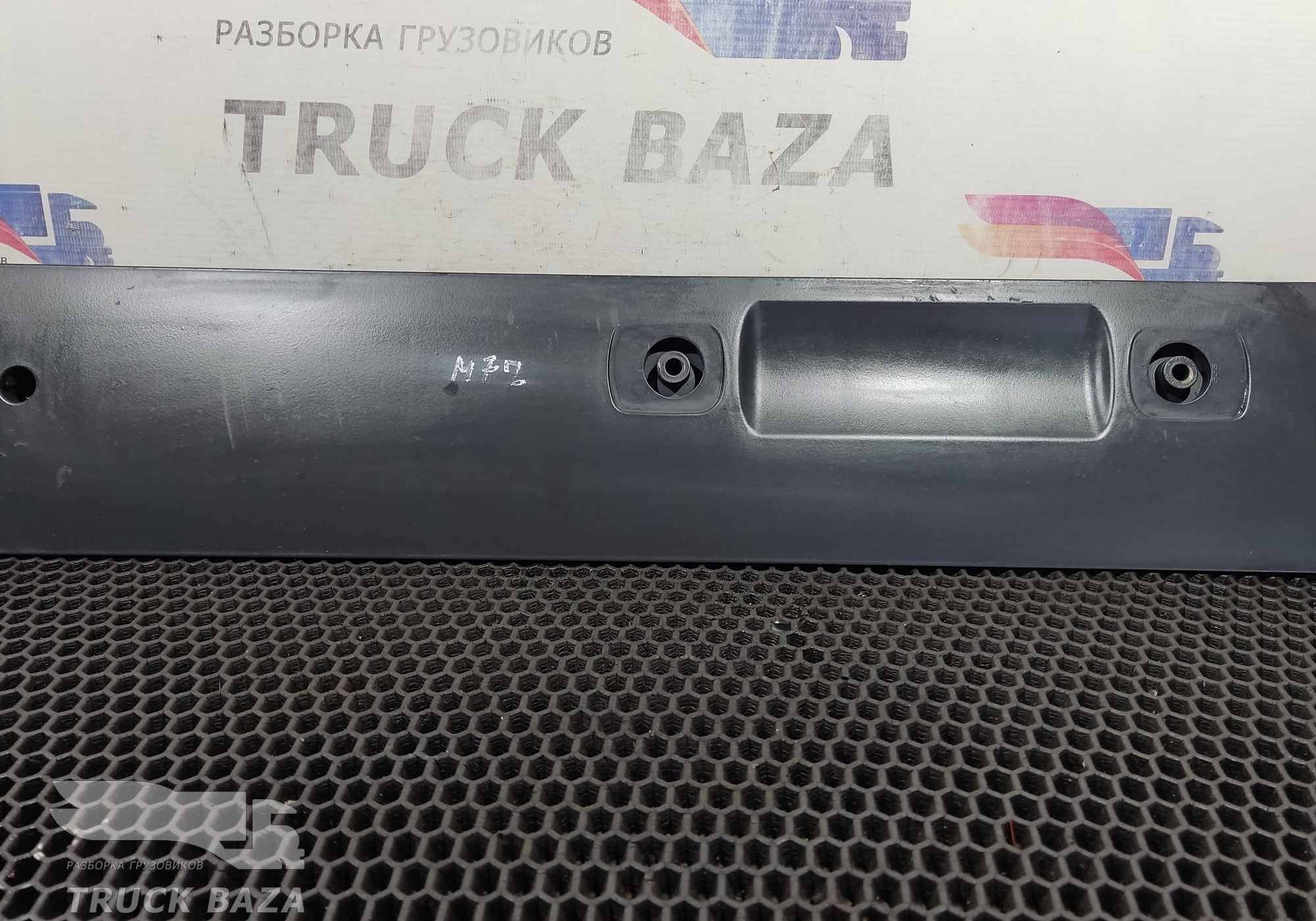 81629305170 Накладка потолка справа для Man TGX II (с 2012)