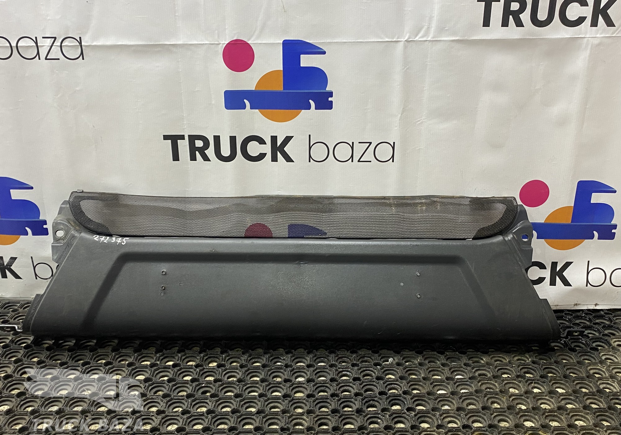 1865181 Накладка бампера