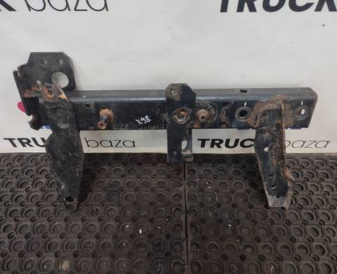 1690499 Кронштейн крыла переднего правого