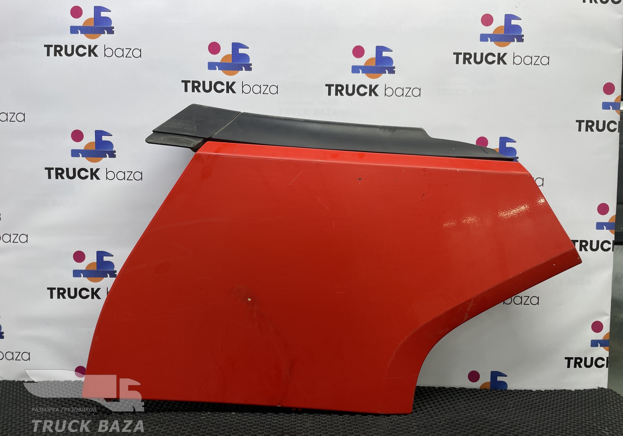 2588098 Спойлер кабины боковой левый нижний