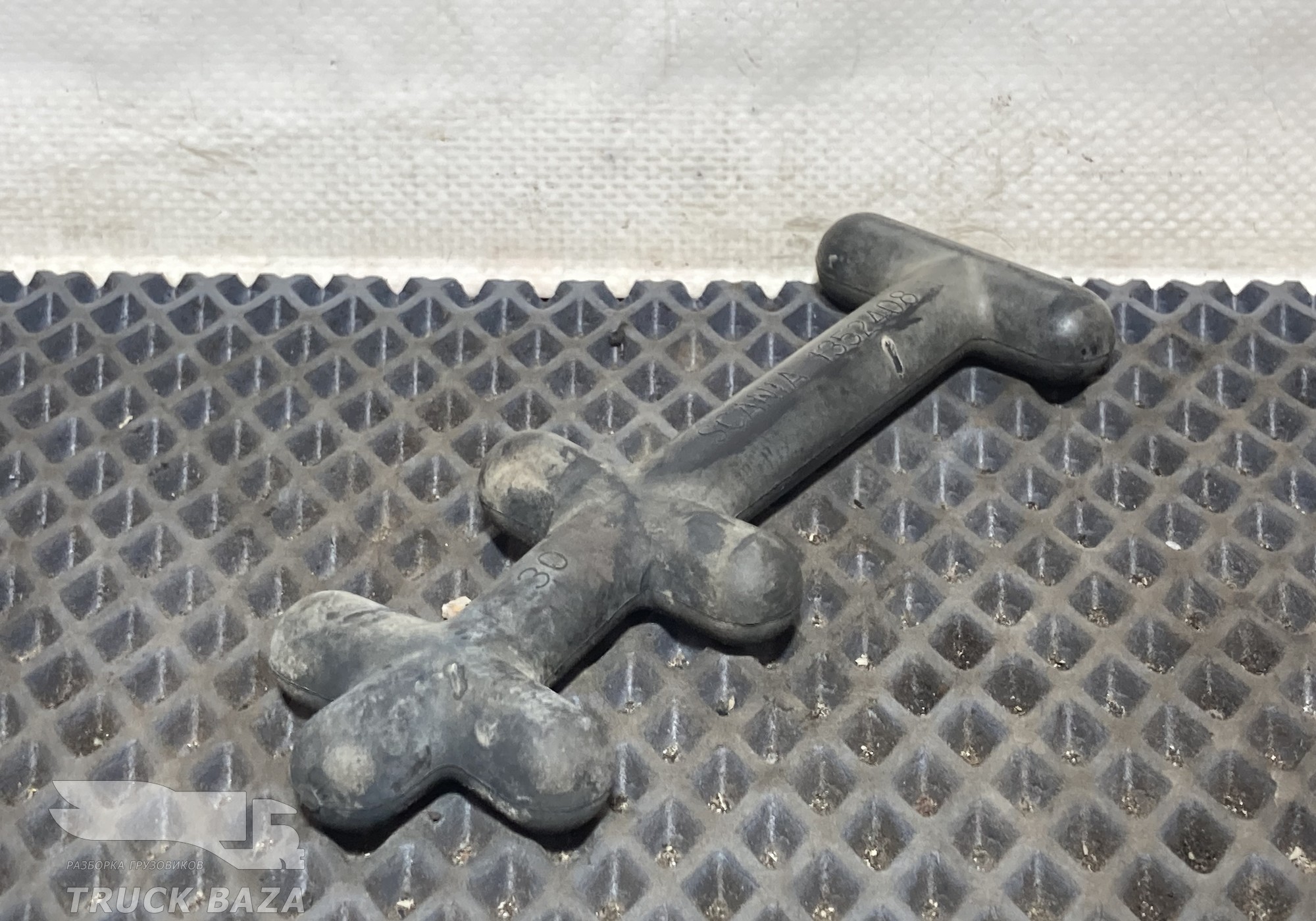 1352408 Кронштейн шумоизоляции