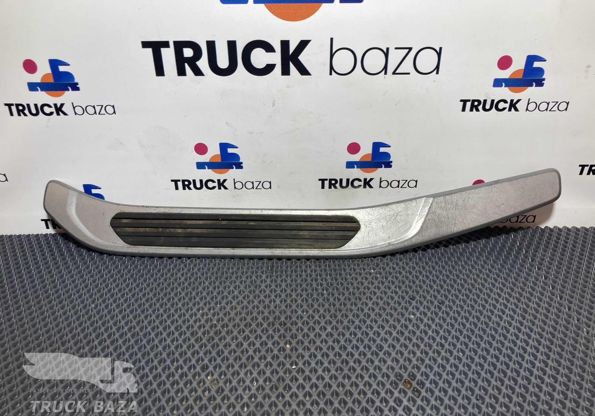 2095267 Накладка порога правая для Scania 6-series R (с 2016)