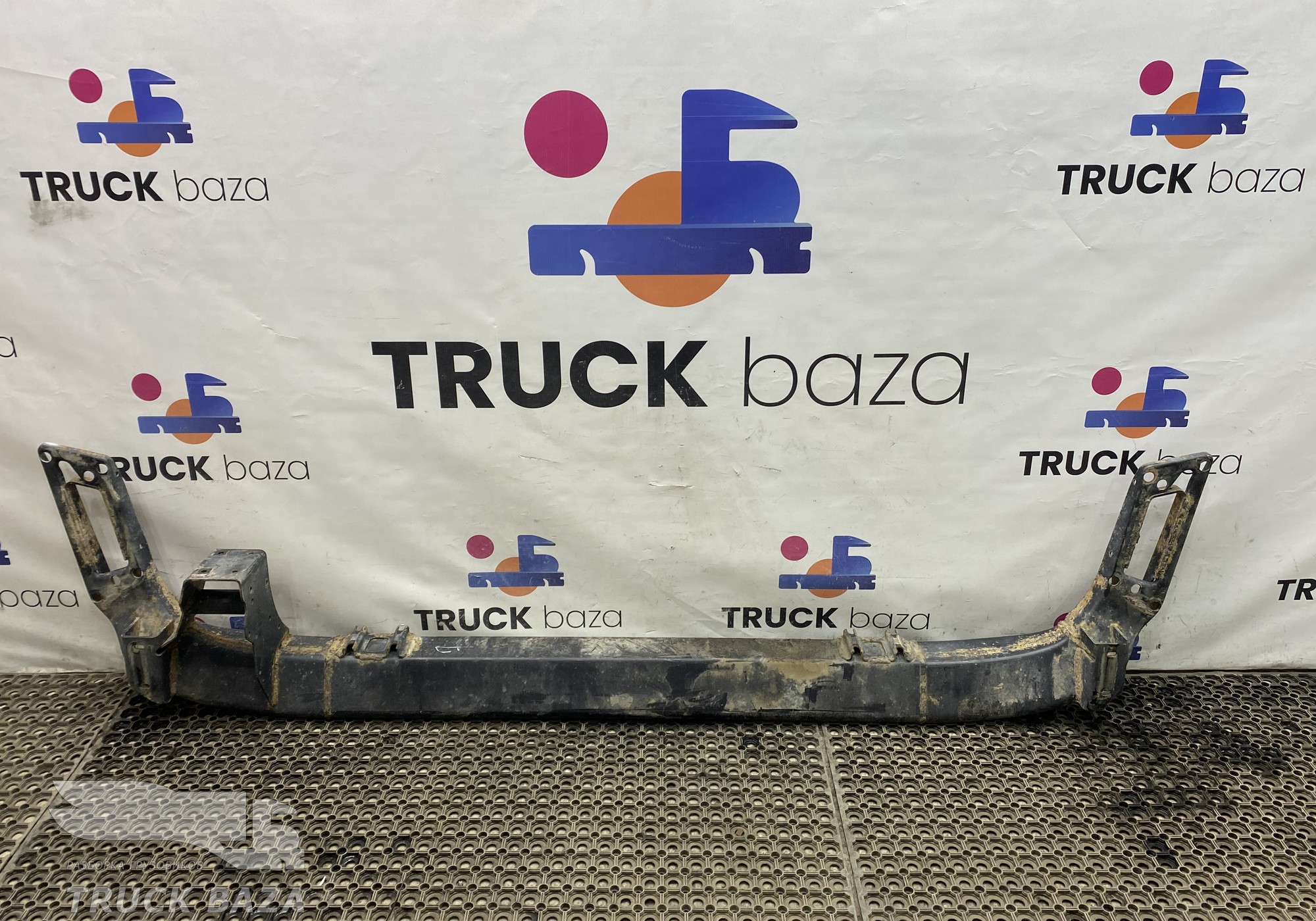 81416505024 Усилитель переднего бампера