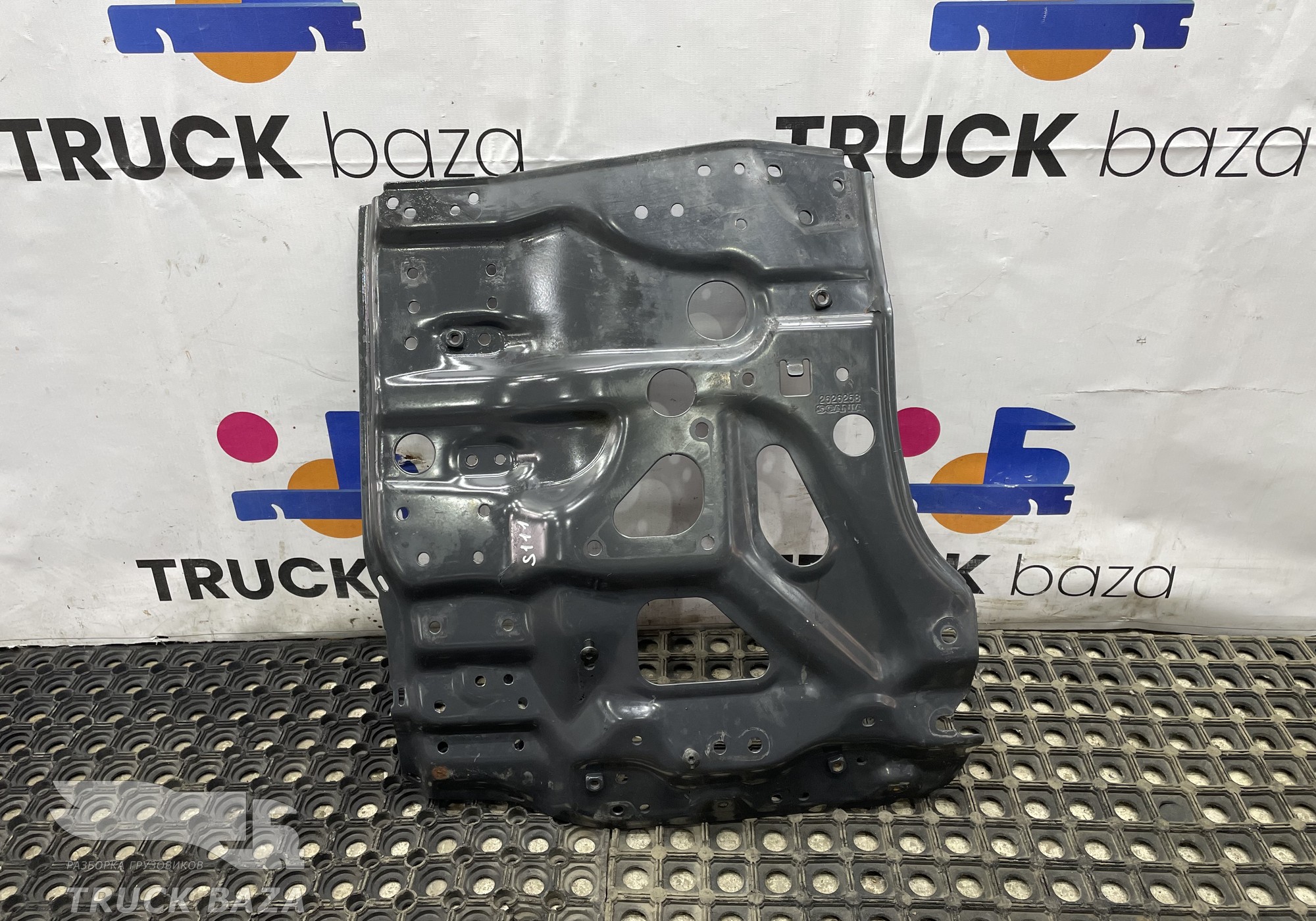 2626258 Кронштейн подножки левый для Scania 6-series G (с 2016)