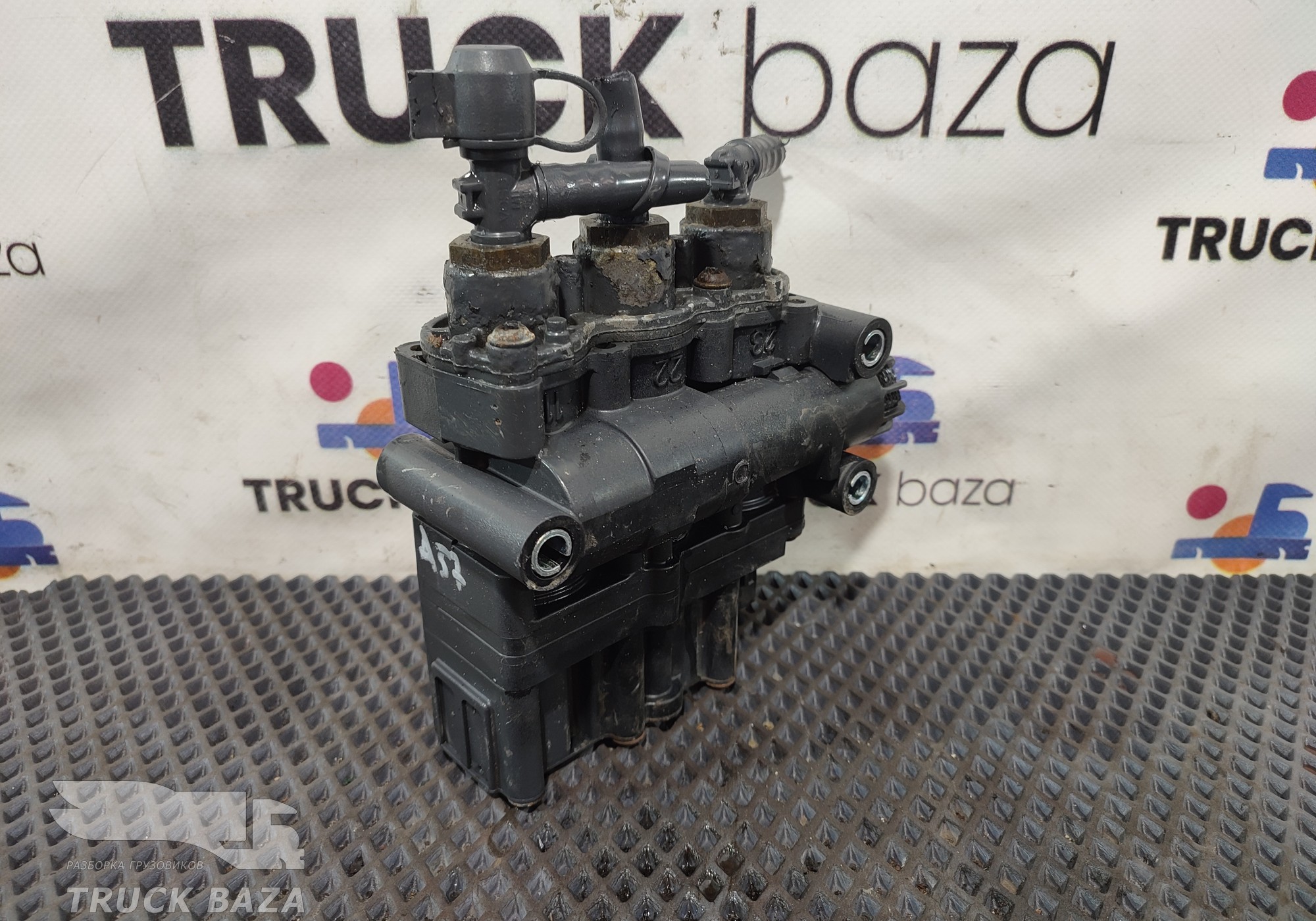 0013271425 Кран уровня пола главный