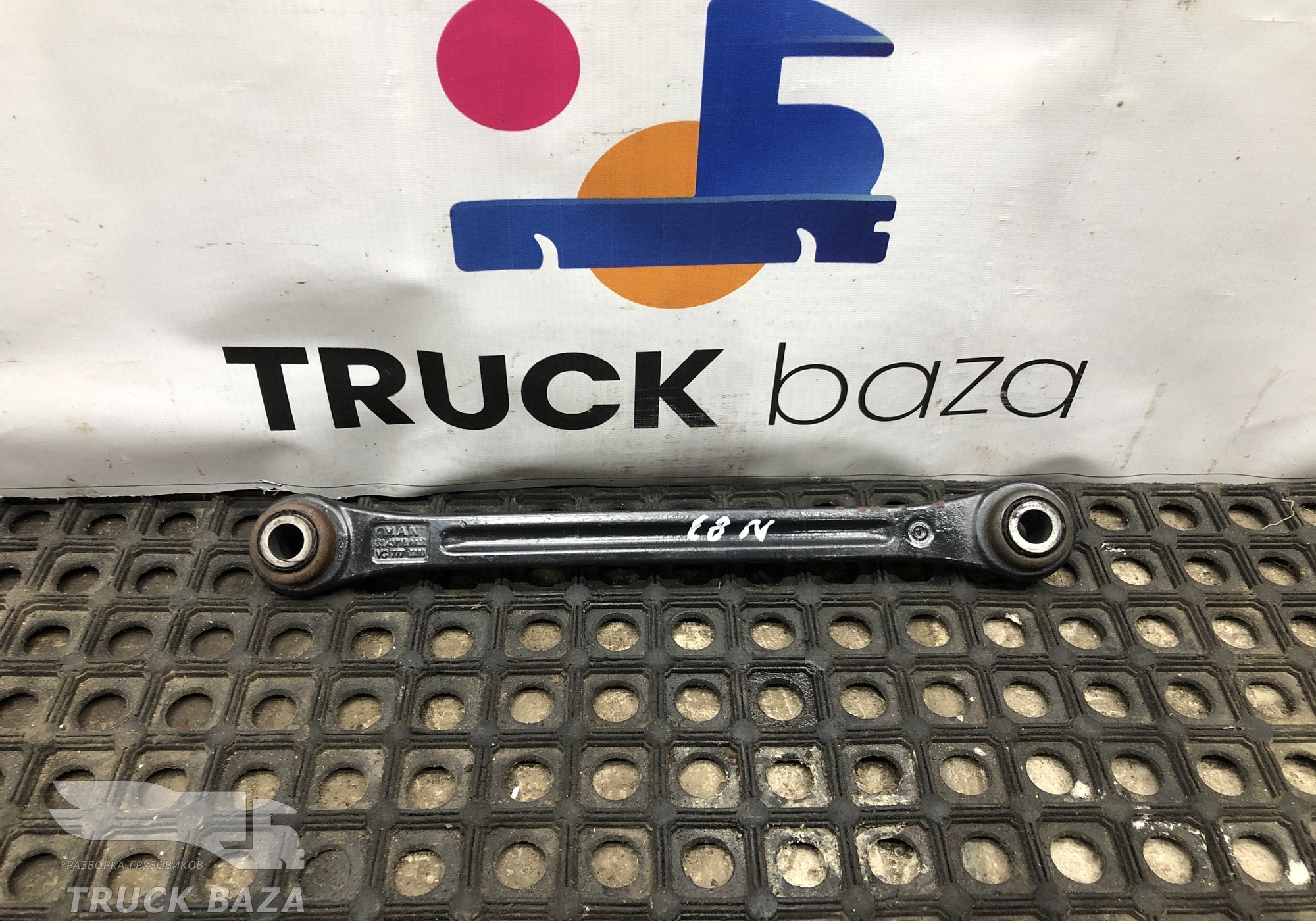 81437186822 Стойка переднего стабилизатора