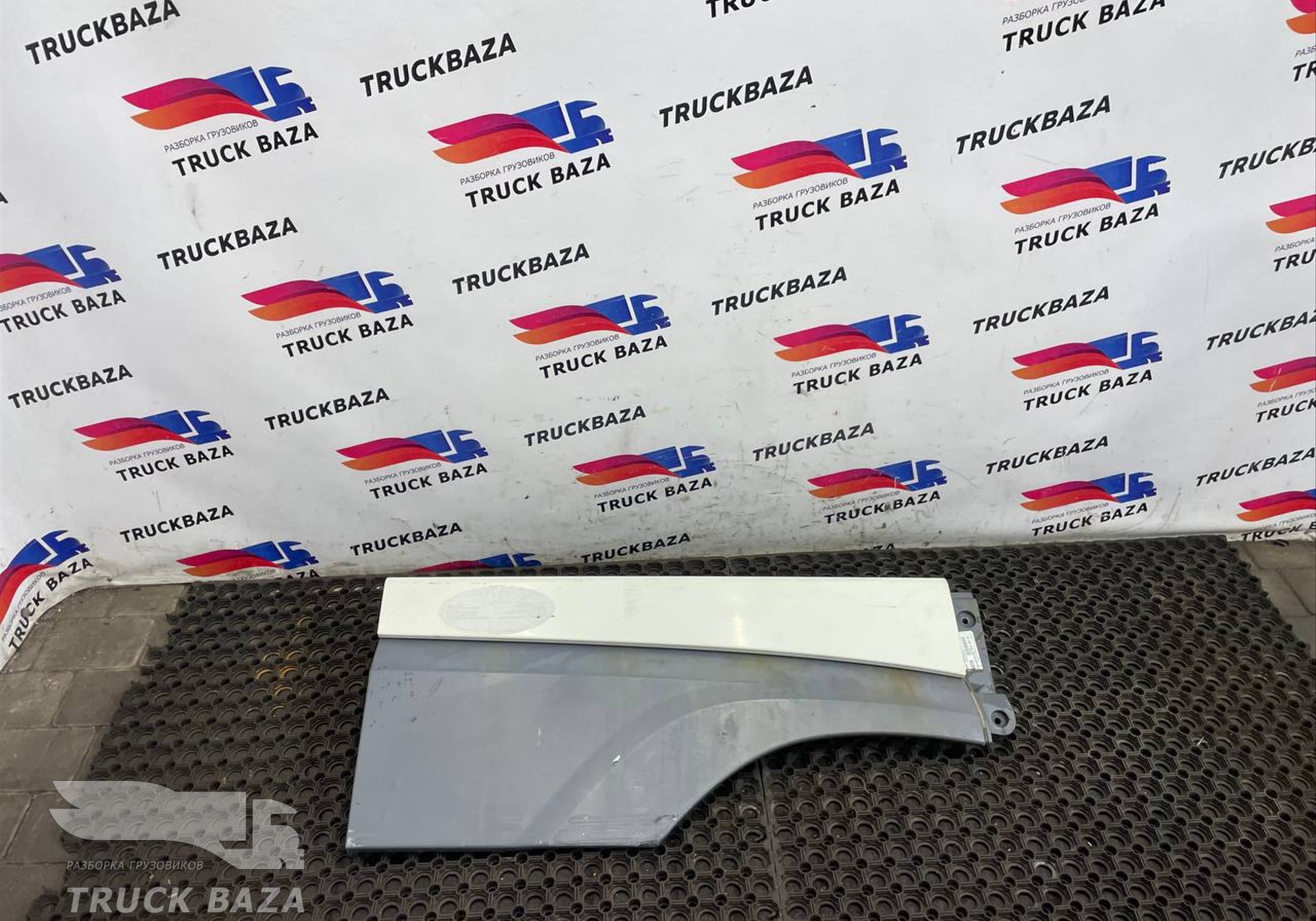 1835028 Продолжение крыла правого для Daf XF106 (с 2012)