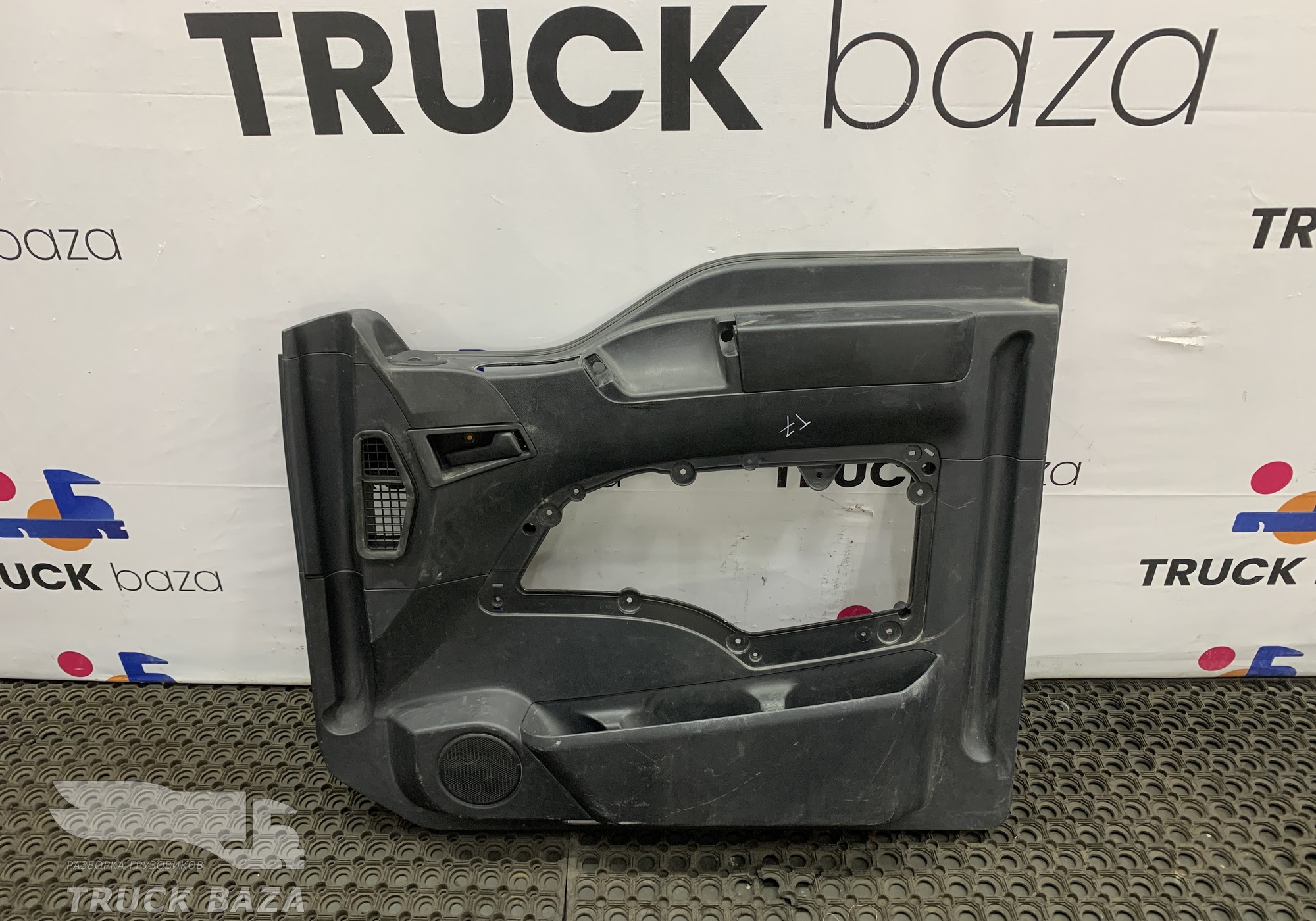 812W626306081 Обшивка двери правой для Sinotruk Sitrak C7H