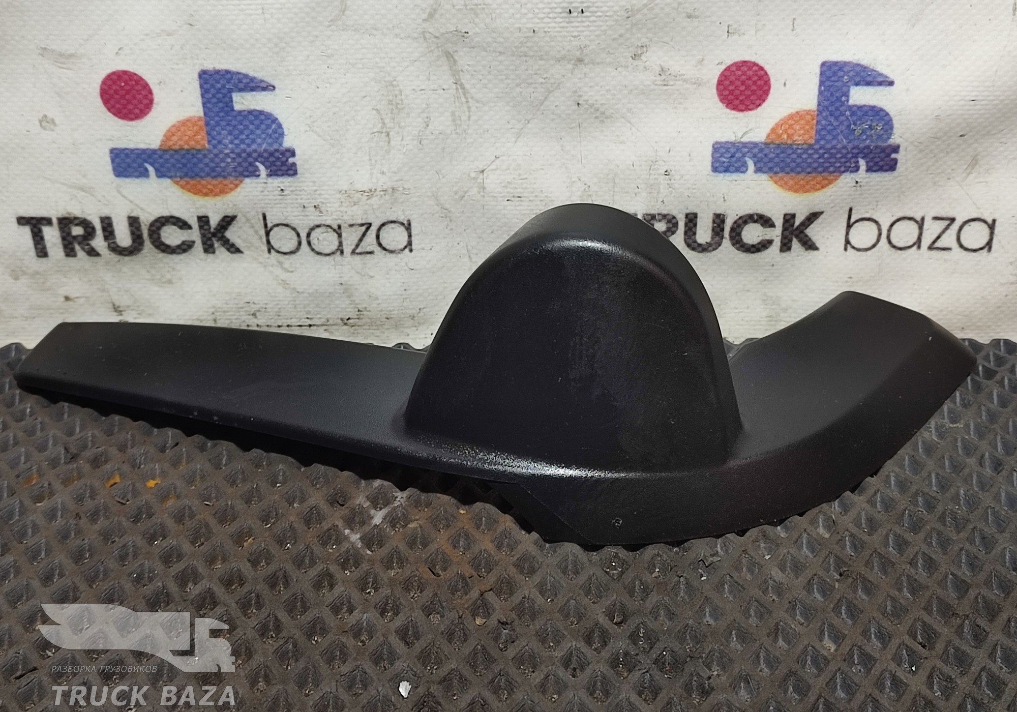 81637320073 Крышка кронштейна зеркала левая