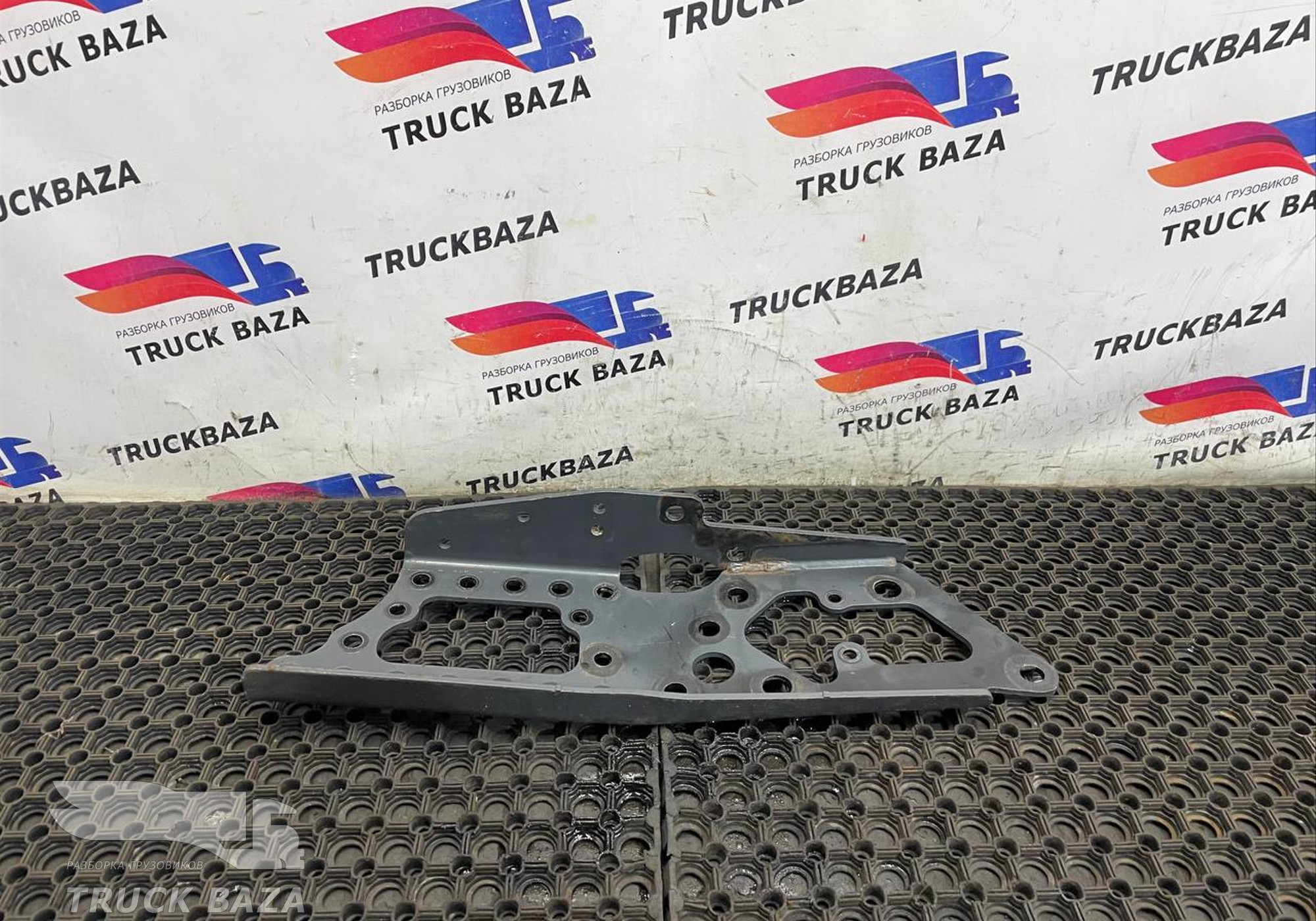 A9613171528 Кронштейн усилителя бампера правый для Mercedes-Benz Actros New Actros MP4 (с 2011)