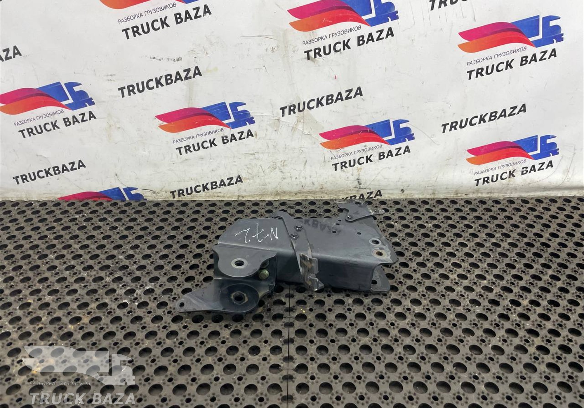 81417200145 Кронштейн торсиона кабины