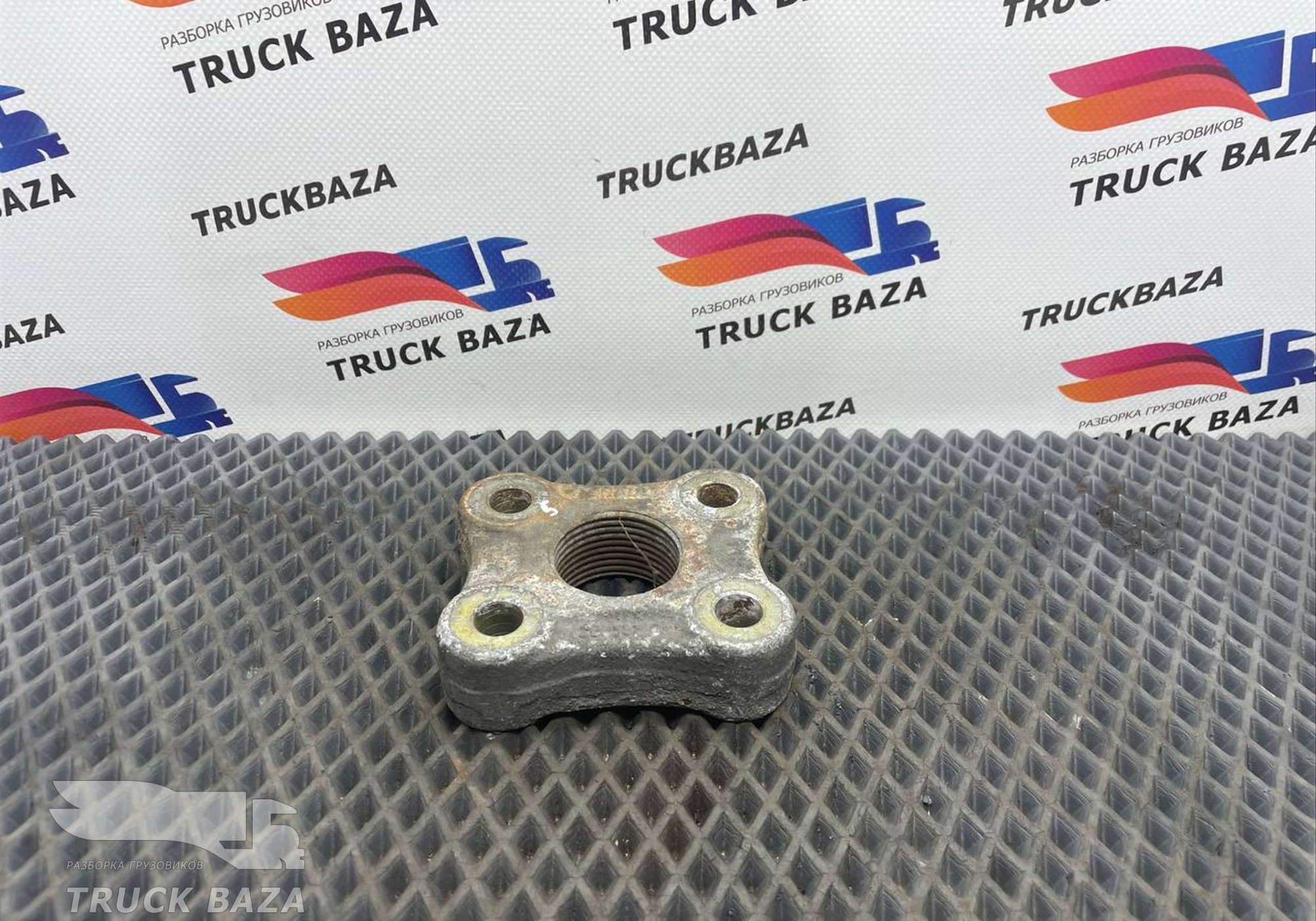 7420997338 Кронштейн под буксировочный крюк для Renault Premium II (с 2005 по 2013)