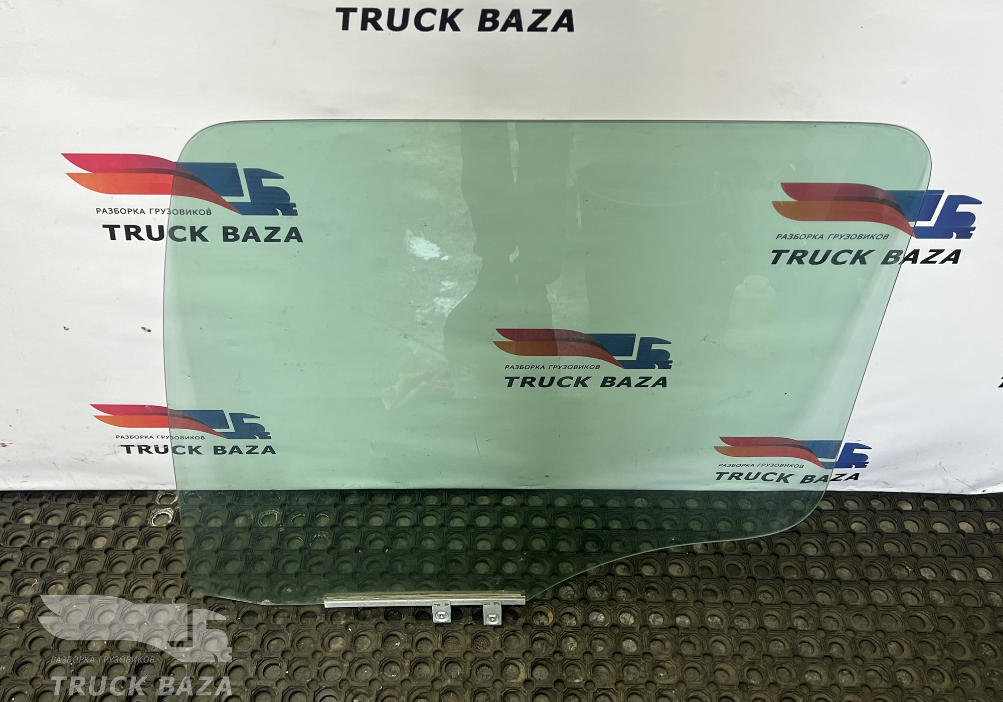 A9737200318 Стекло двери левой для КАМАЗ 5490 (с 2013)