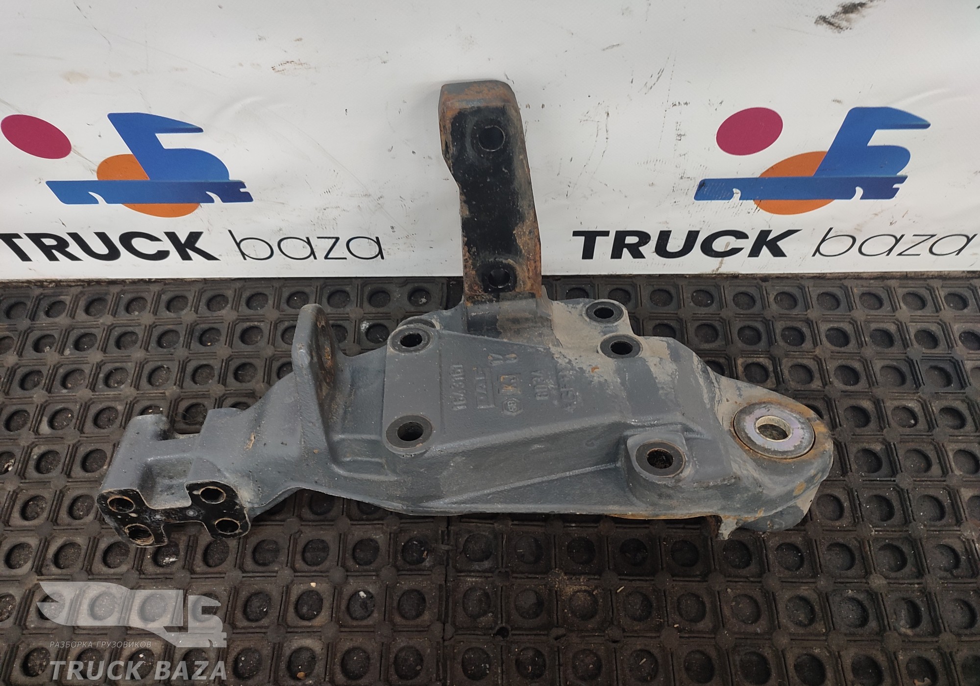 1643161 Кронштейн рессоры передней правый для Daf XF105 (с 2006 по 2020)