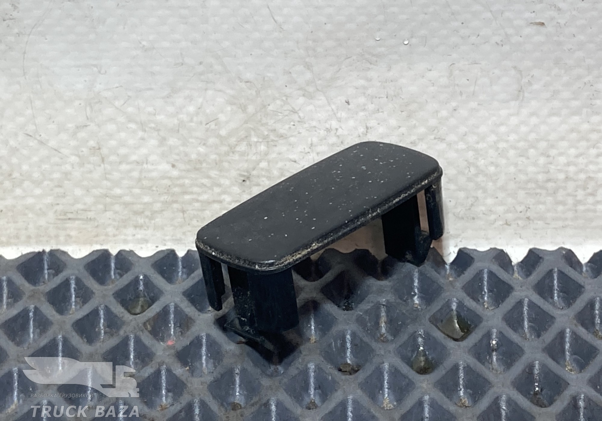 1448133 Заглушка кнопки