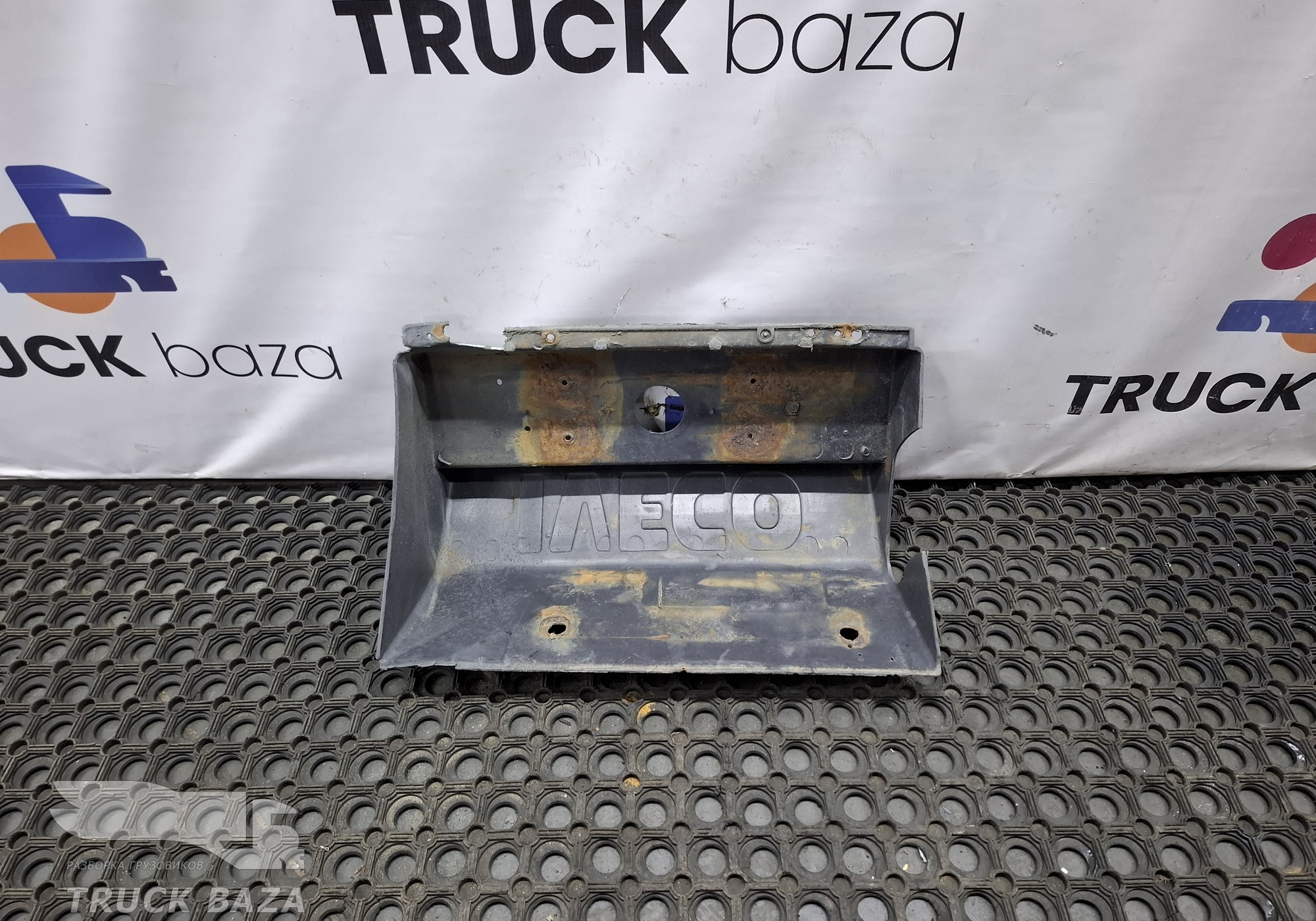 41213719 Накладка крыла заднего левого для Iveco Eurotrakker