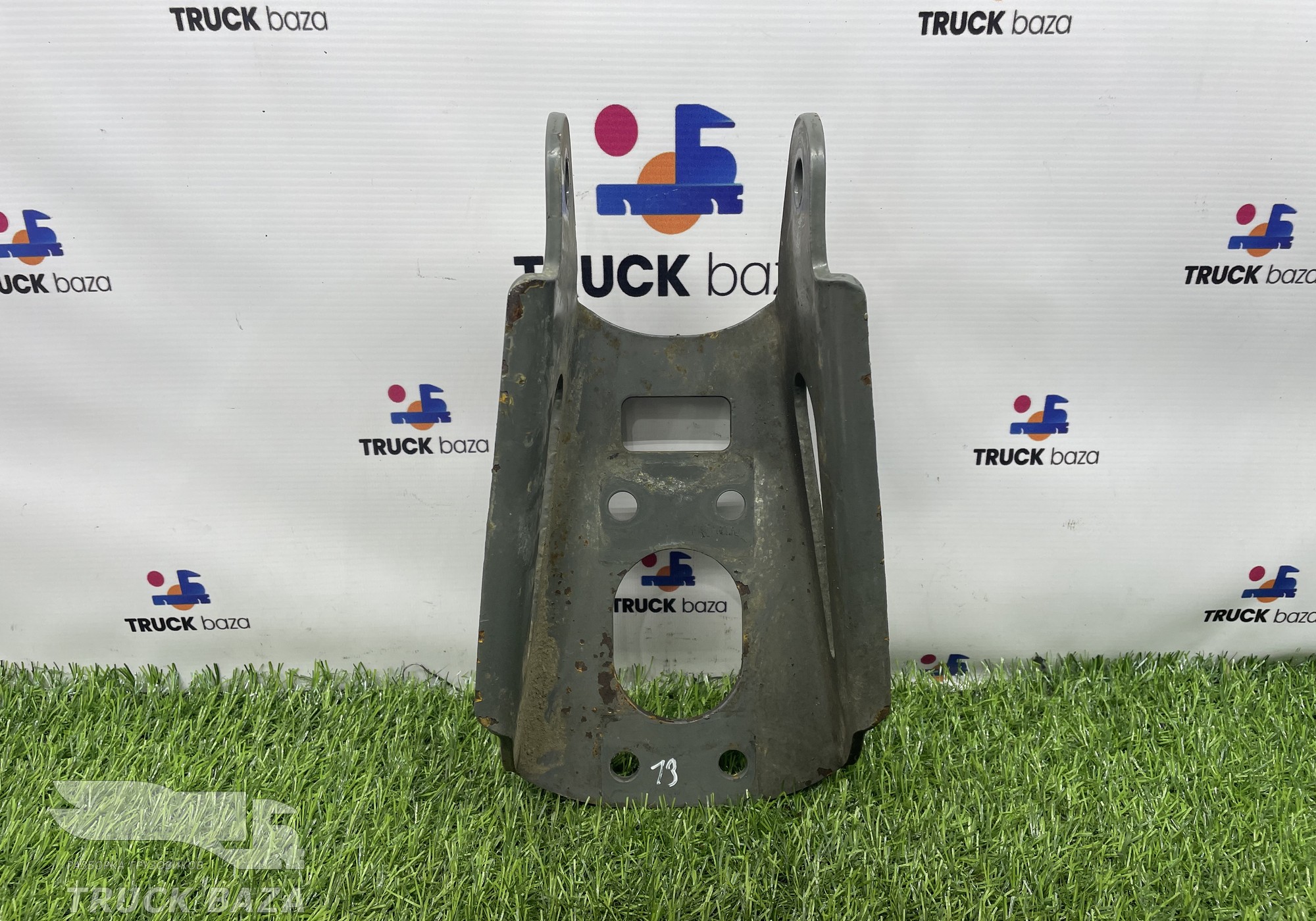 WG9925680046 Кронштейн амортизатора передний верхний для Sinotruk Sitrak C7H